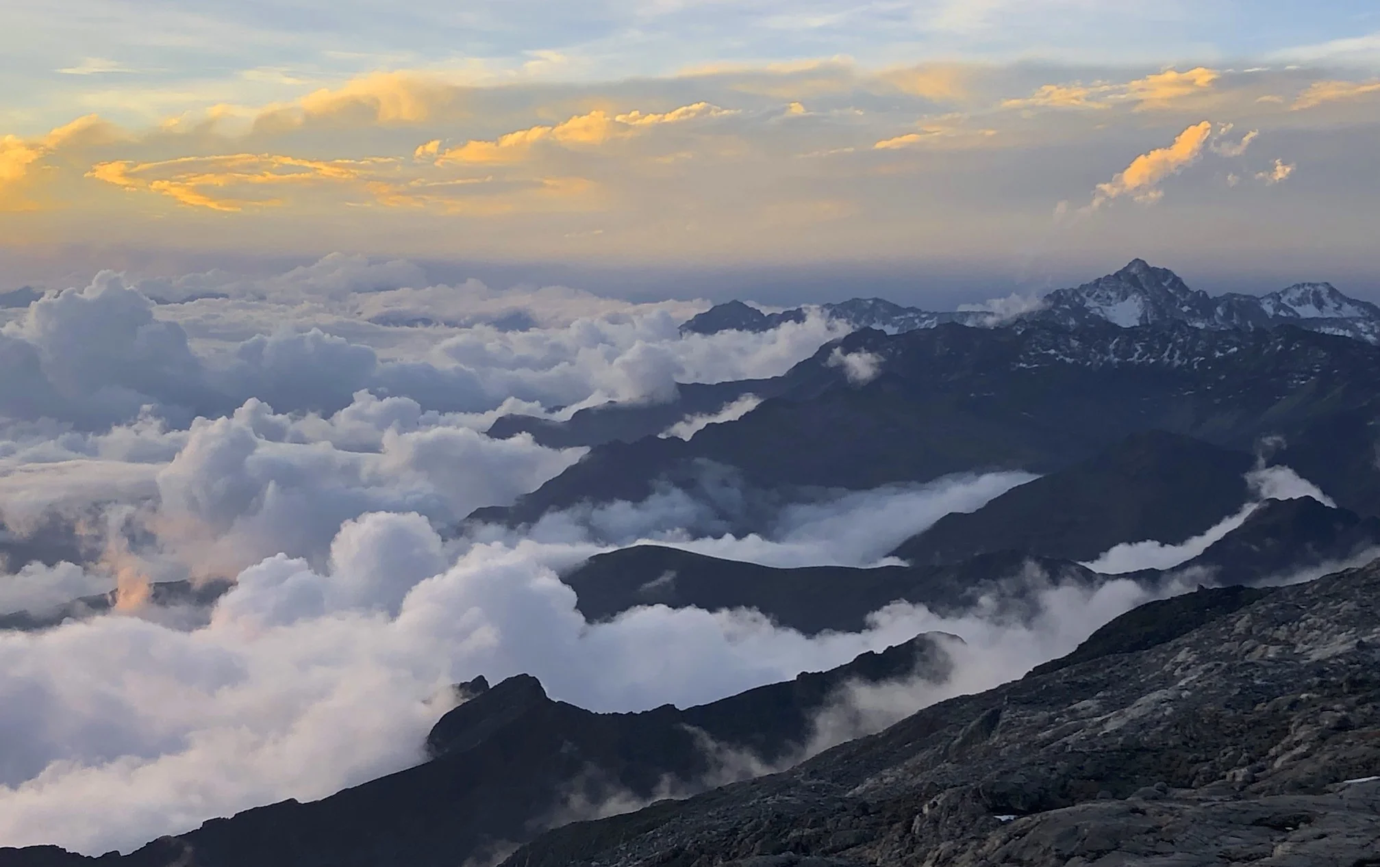 Looking over the Royal Range from Laguna Glaciar.