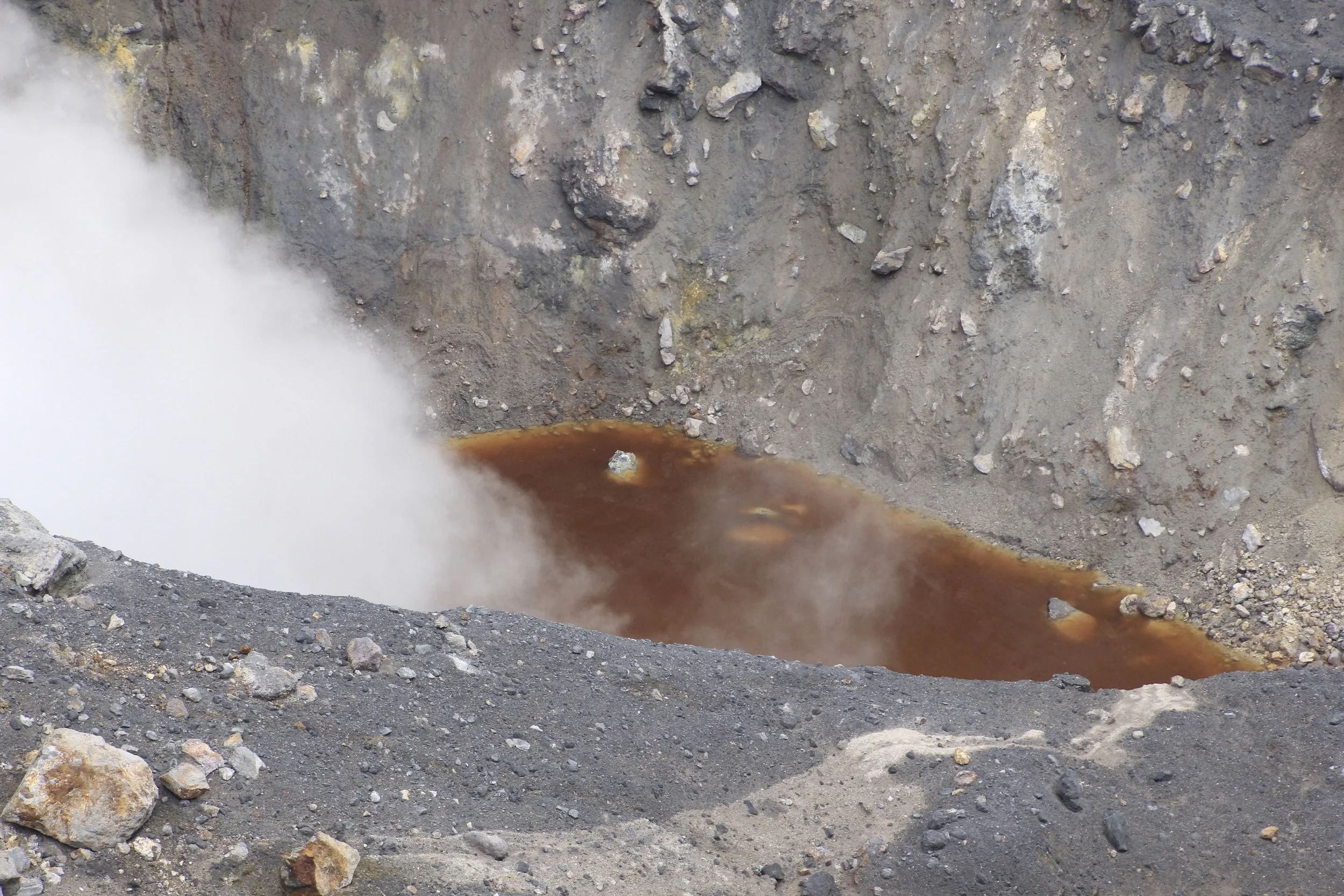 The red lake of the active crater.