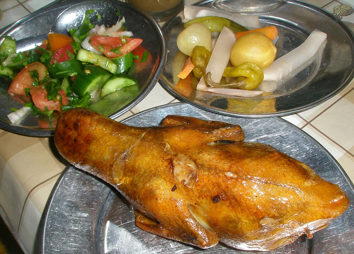 hamam ma'shi: no more statues for this pigeon!