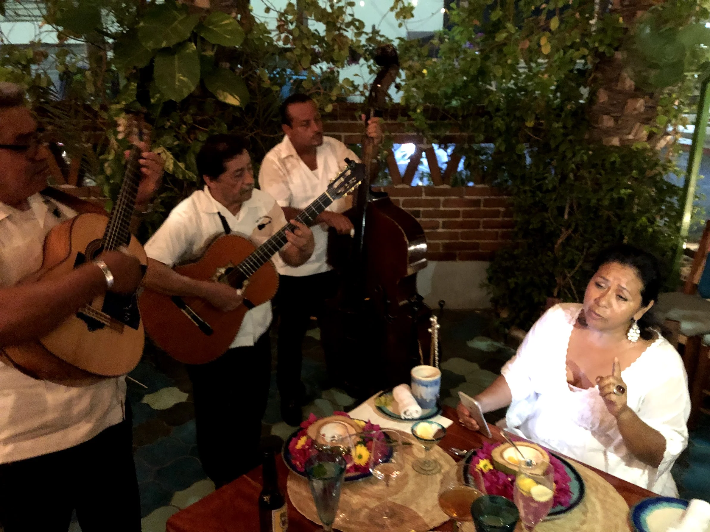 Edith Jiménez sings of life and love
