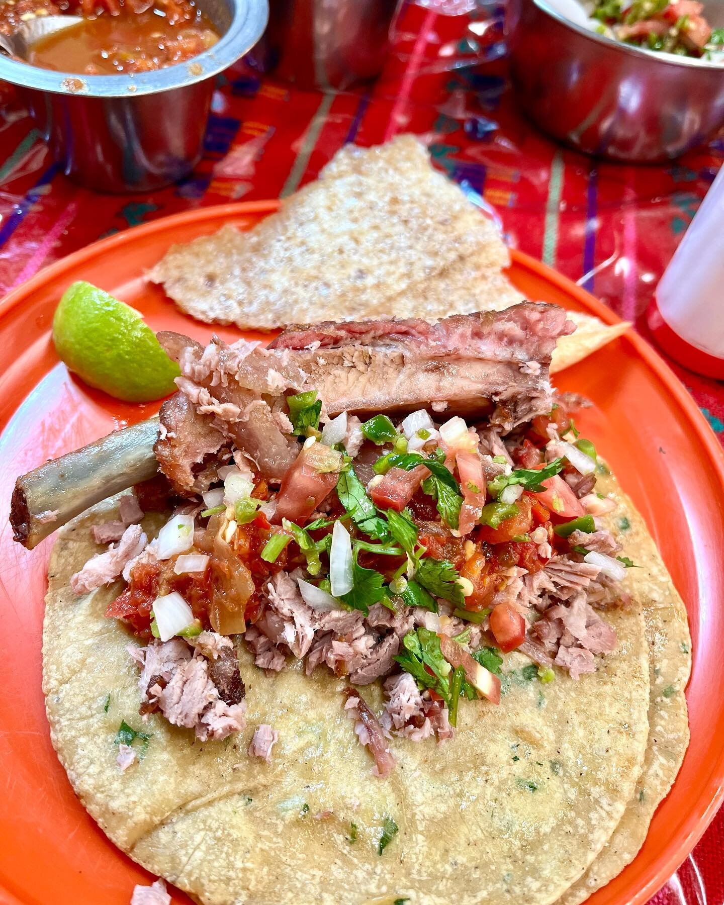 Mmmmmm&hellip;.tacos de carnitas @ Meche y Rafael, Mercado Medell&iacute;n, s&oacute;lo los s&aacute;bados