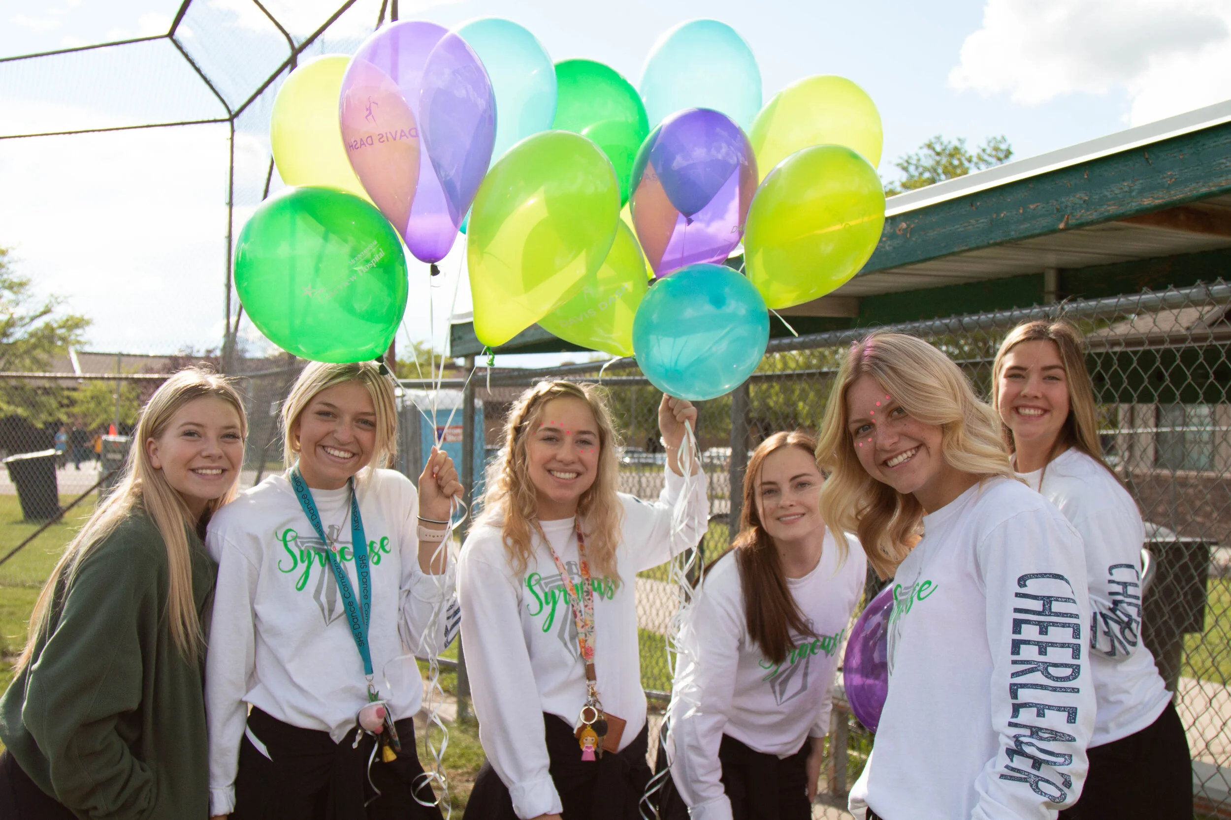 Cheerleaders decorate at the Davis Dash.