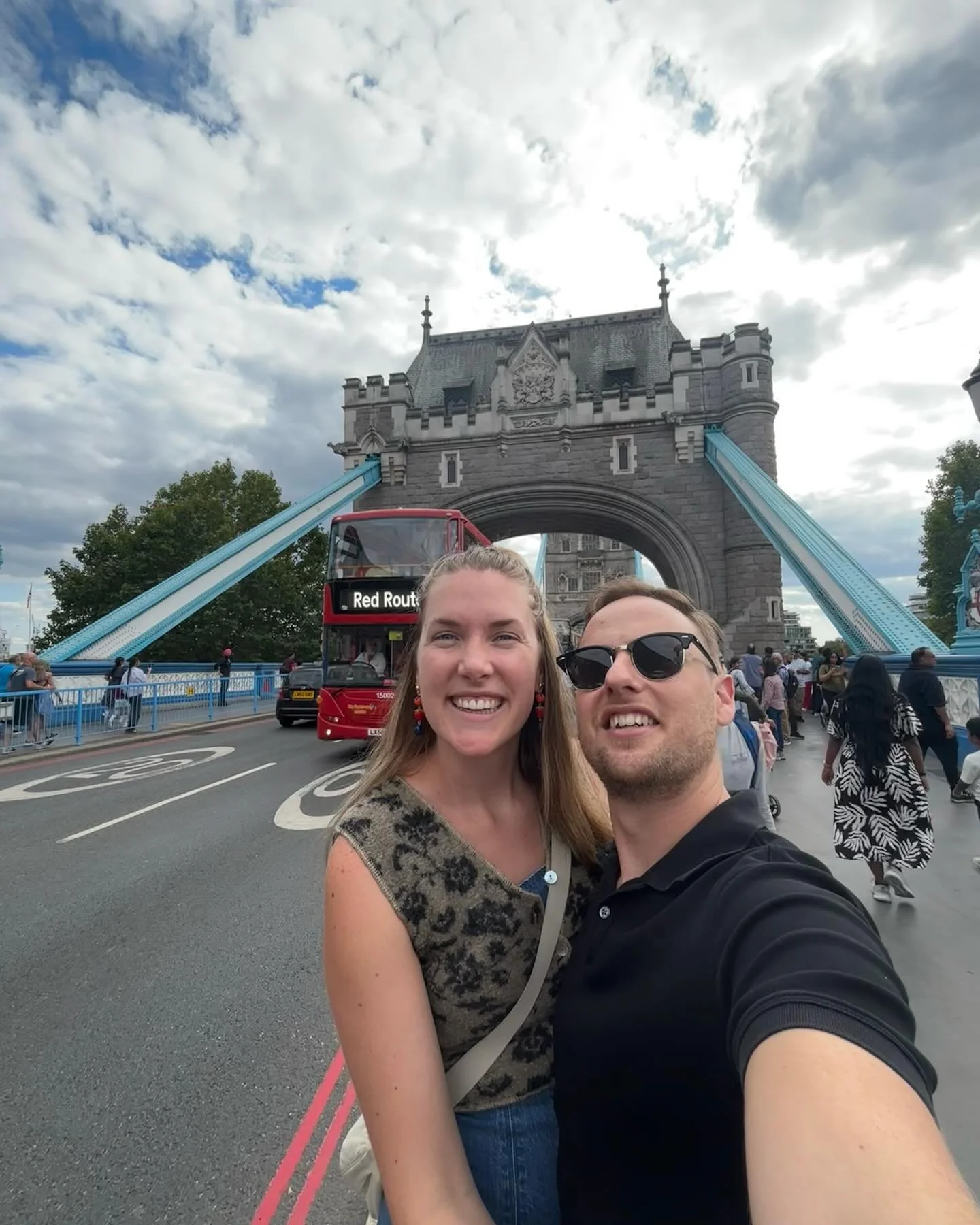 The only proper way to travel through London &amp; Paris &amp; Amsterdam is with .5 selfies 📸 #Europe #Epic