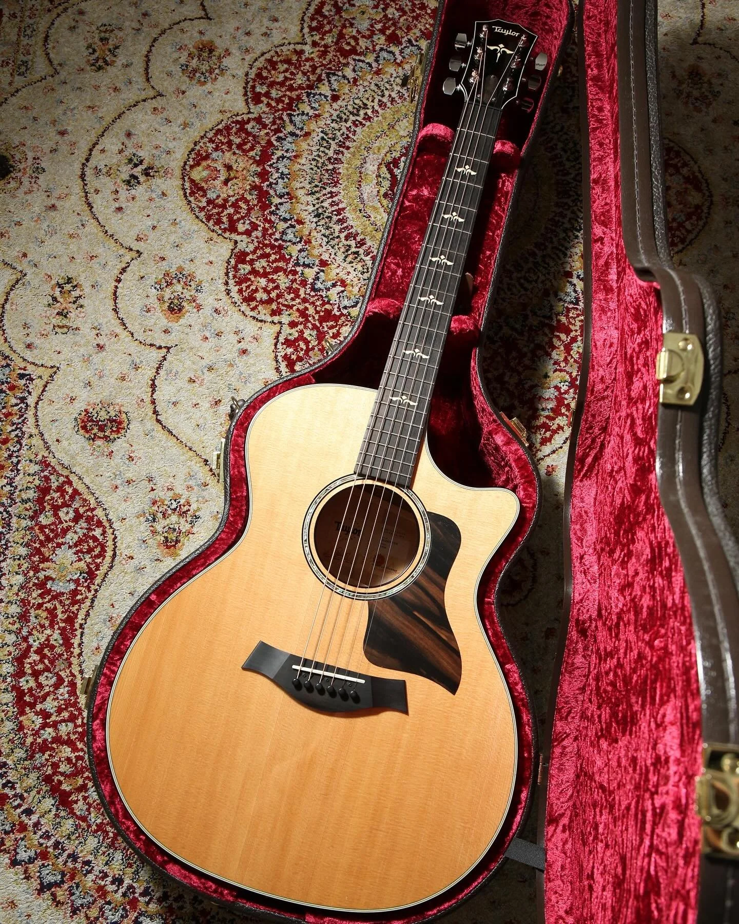 【 最新入荷情報介绍 Oct 1.0 】
🎸· 本週到貨精選 ·NEW ARRIVAL ·🎸
▫️2020 Taylor 614ce Maple Series 
▫️2021 Seventy Seven Albatross -Fuyuzakura 21 
HH Semi-Hollowbody Limited Edition (1 of 10) 
▫️Saito S-622 Custom Honey Toast
▫️1993 Washburn