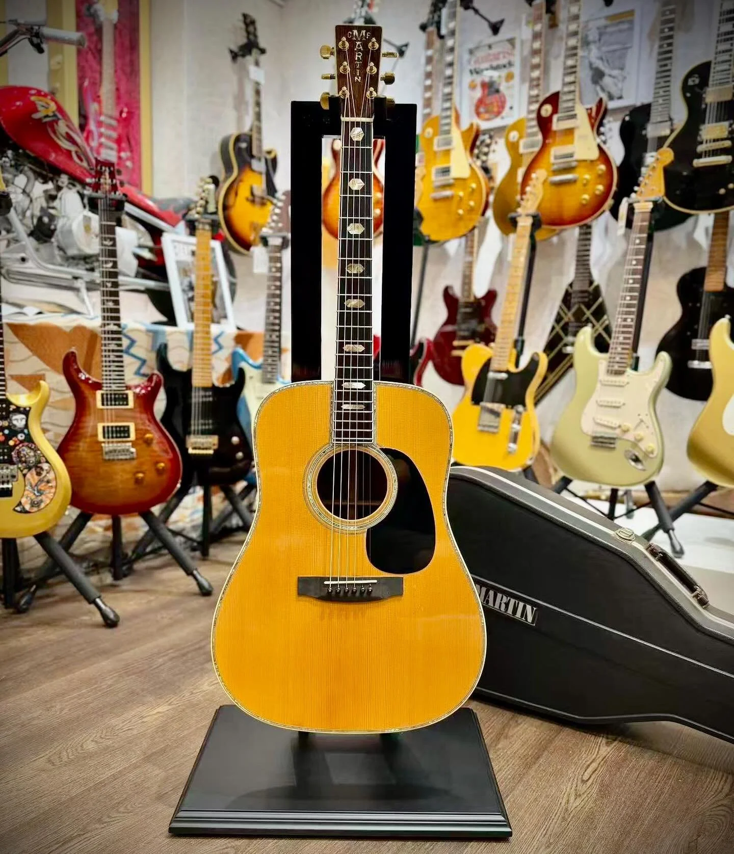 #GuitarsofaShopDaily 
Martin D-45 Standard 1990年製
-
-
-
#preowned #acoustic #guitar #martind45 #hkguitar 
#hkguitarshop #guitarsofa #香港 #結他店 #中古結他