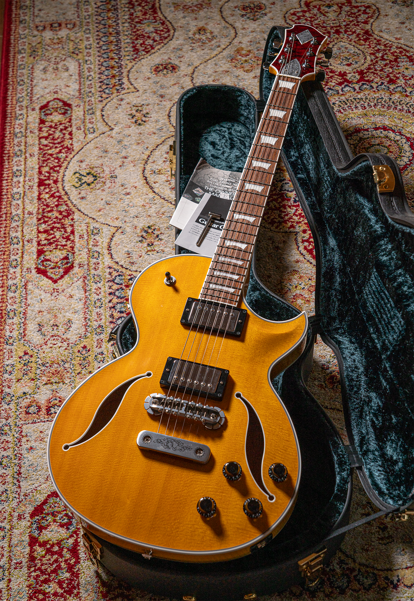 Zemaitis V22HB Flame Maple Vintage Natural