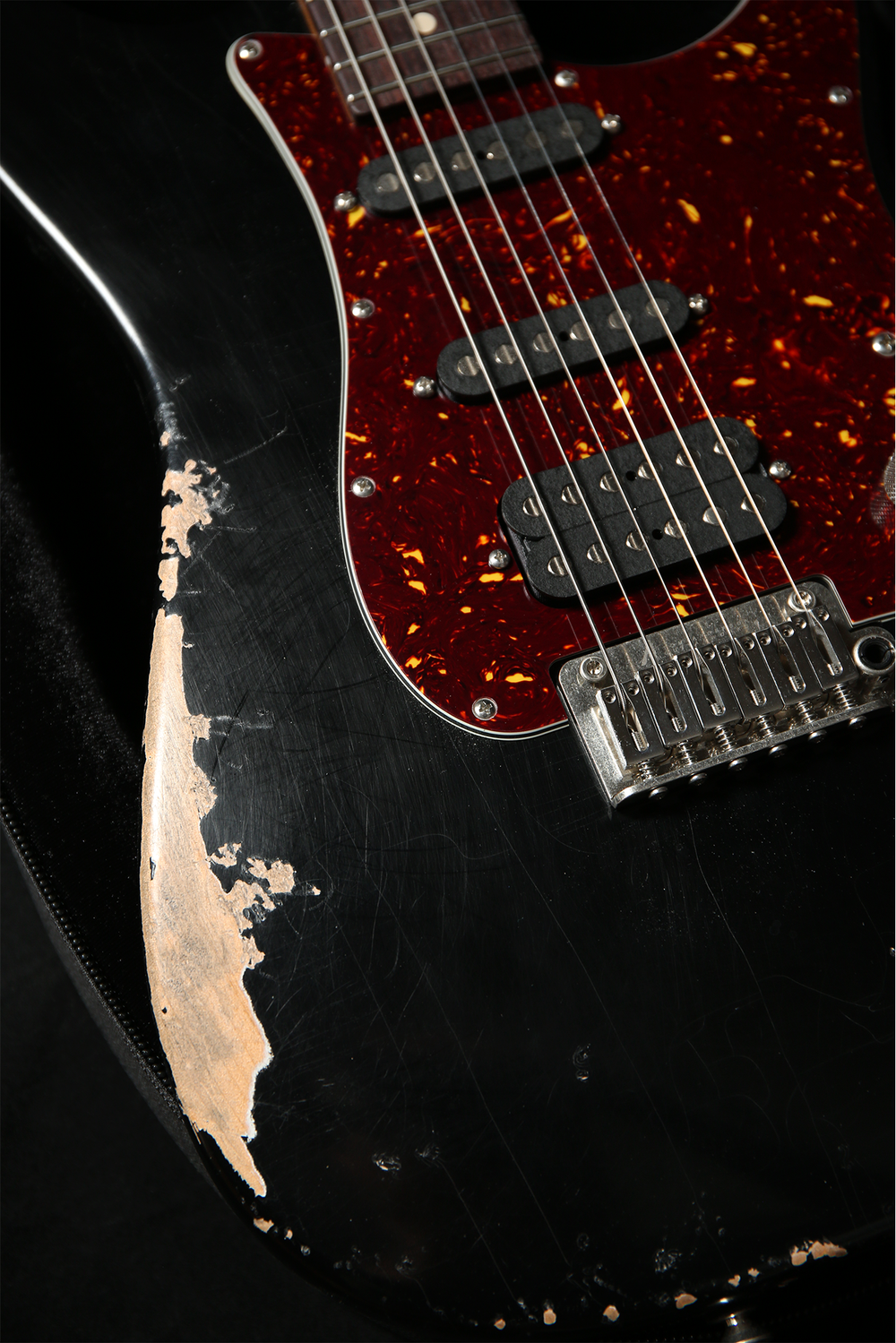 Tom Anderson The Classic Black In-Distress Level 3 — GUITARSOFA SHOP