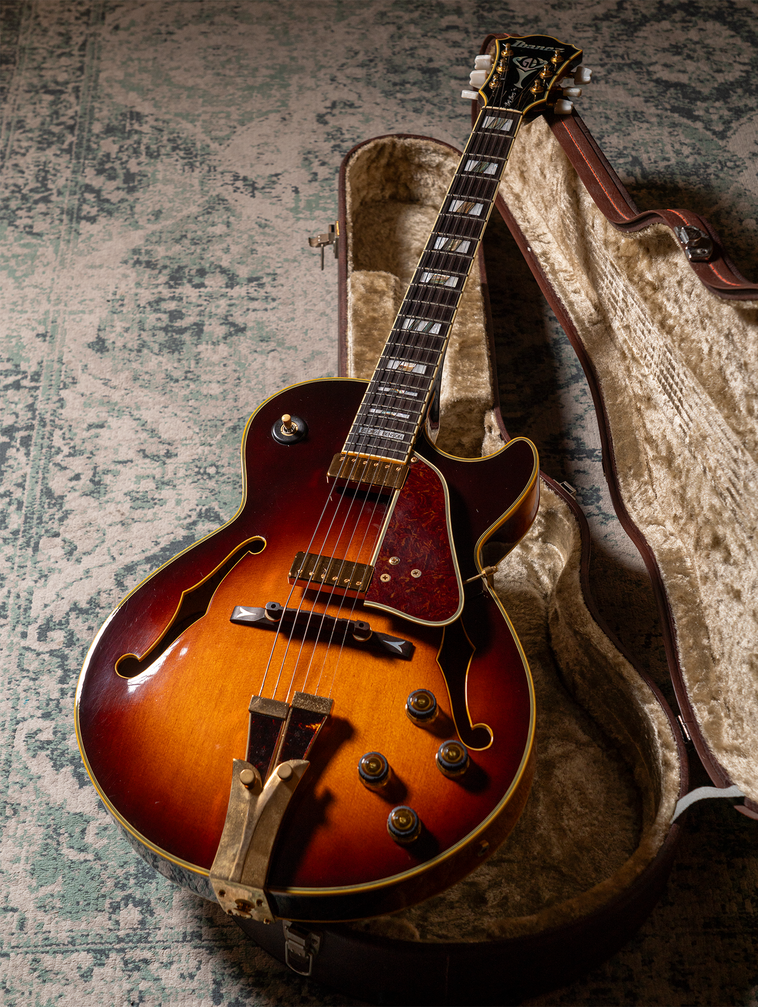 1992 Ibanez George Benson GB-10 Hollowbody Brown Sunburst
