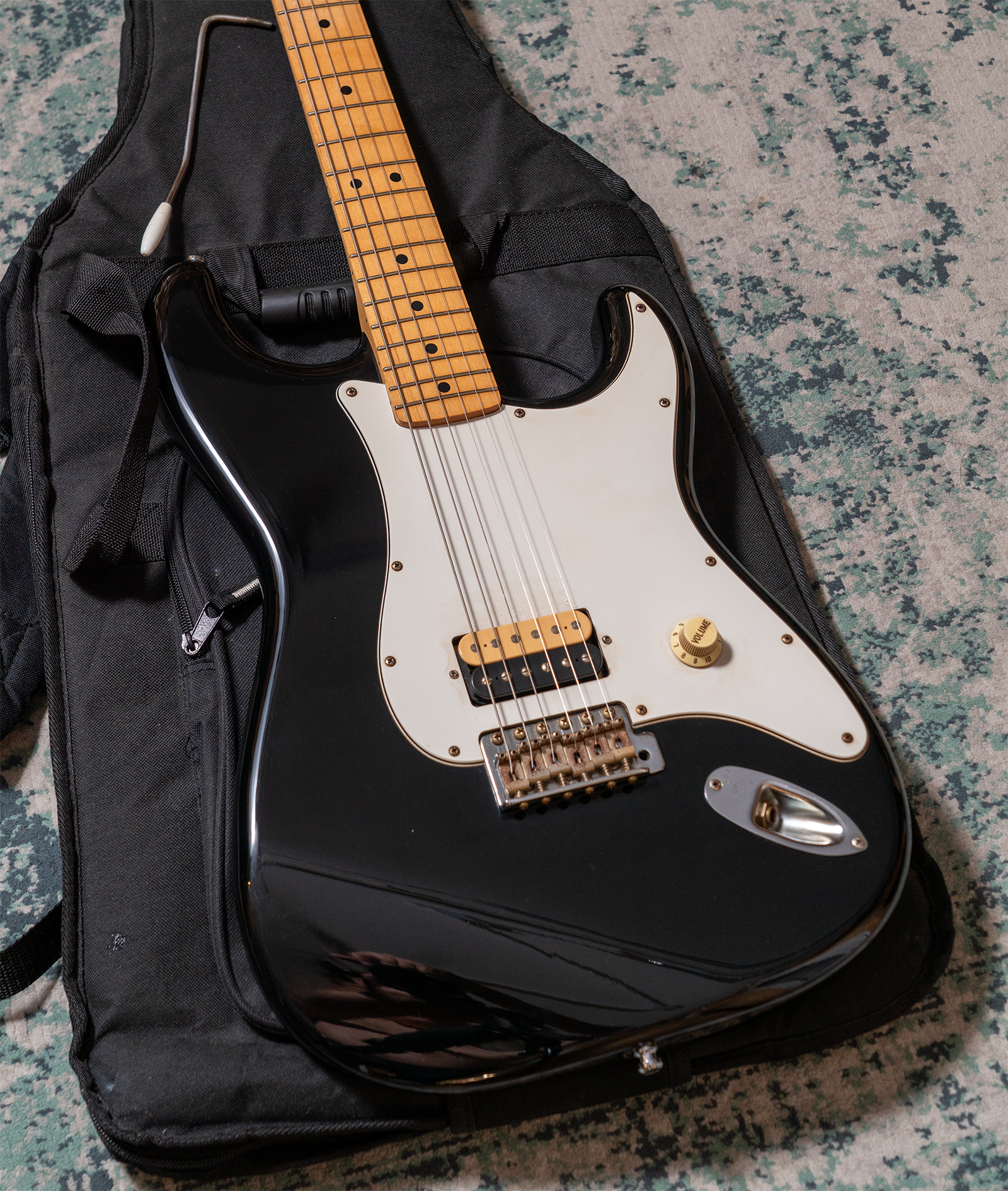 正規品安心保証 Fender Japan◇エレキギター/ストラトタイプ/黒系/SSS