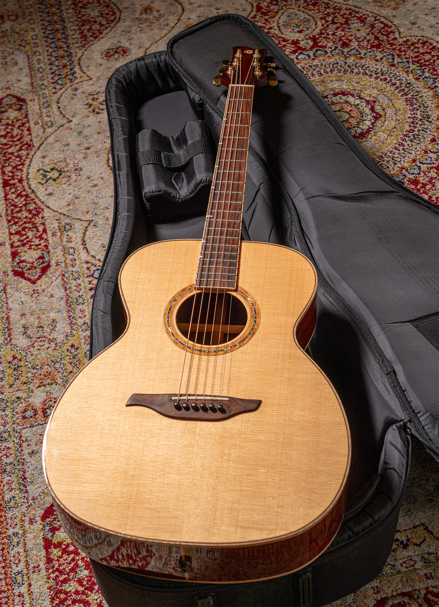 Pre owned Gomans 000-S16 Sitka Spruce/ Padauk