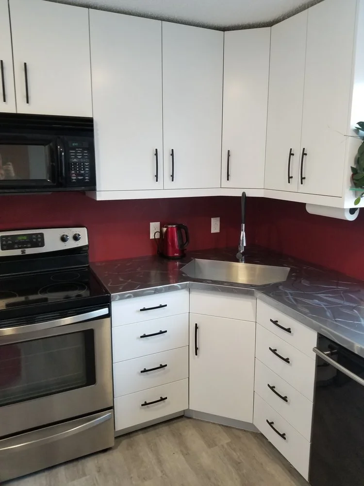 modern white kitchen.jpg
