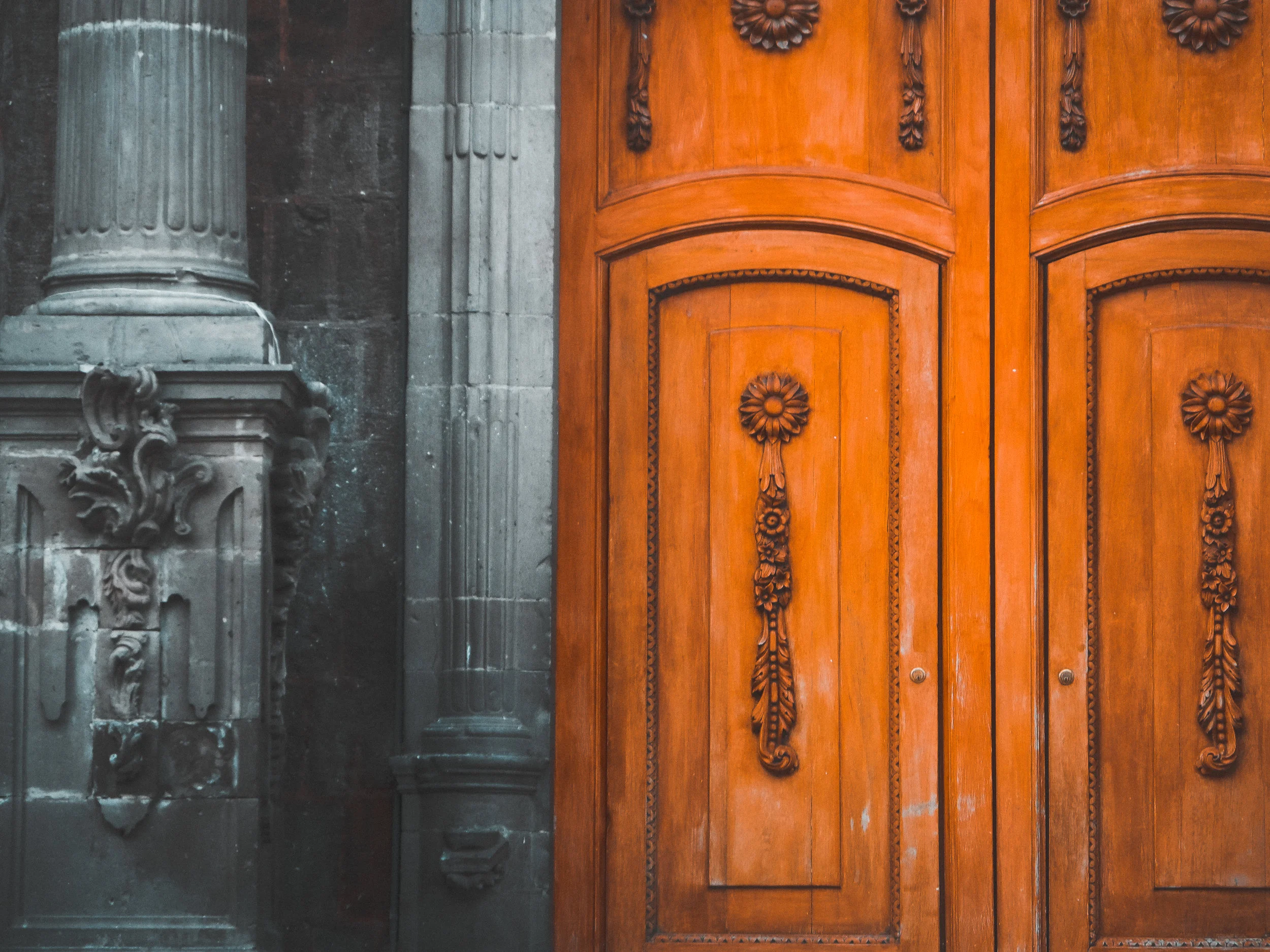 Hold Door