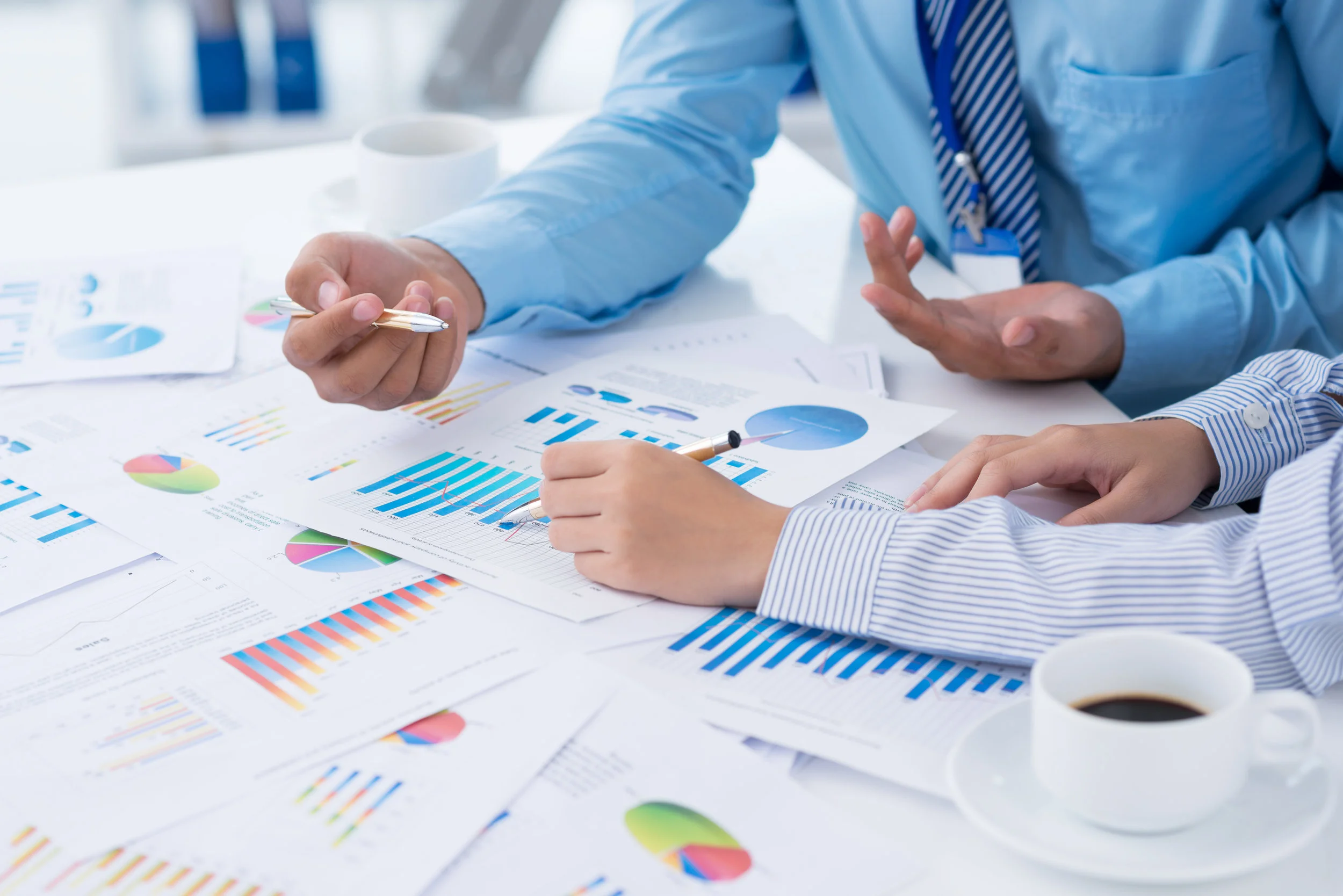storyblocks-cropped-image-of-business-people-discussing-business-strategy-on-the-foreground_rIbG7FVpZf.jpg