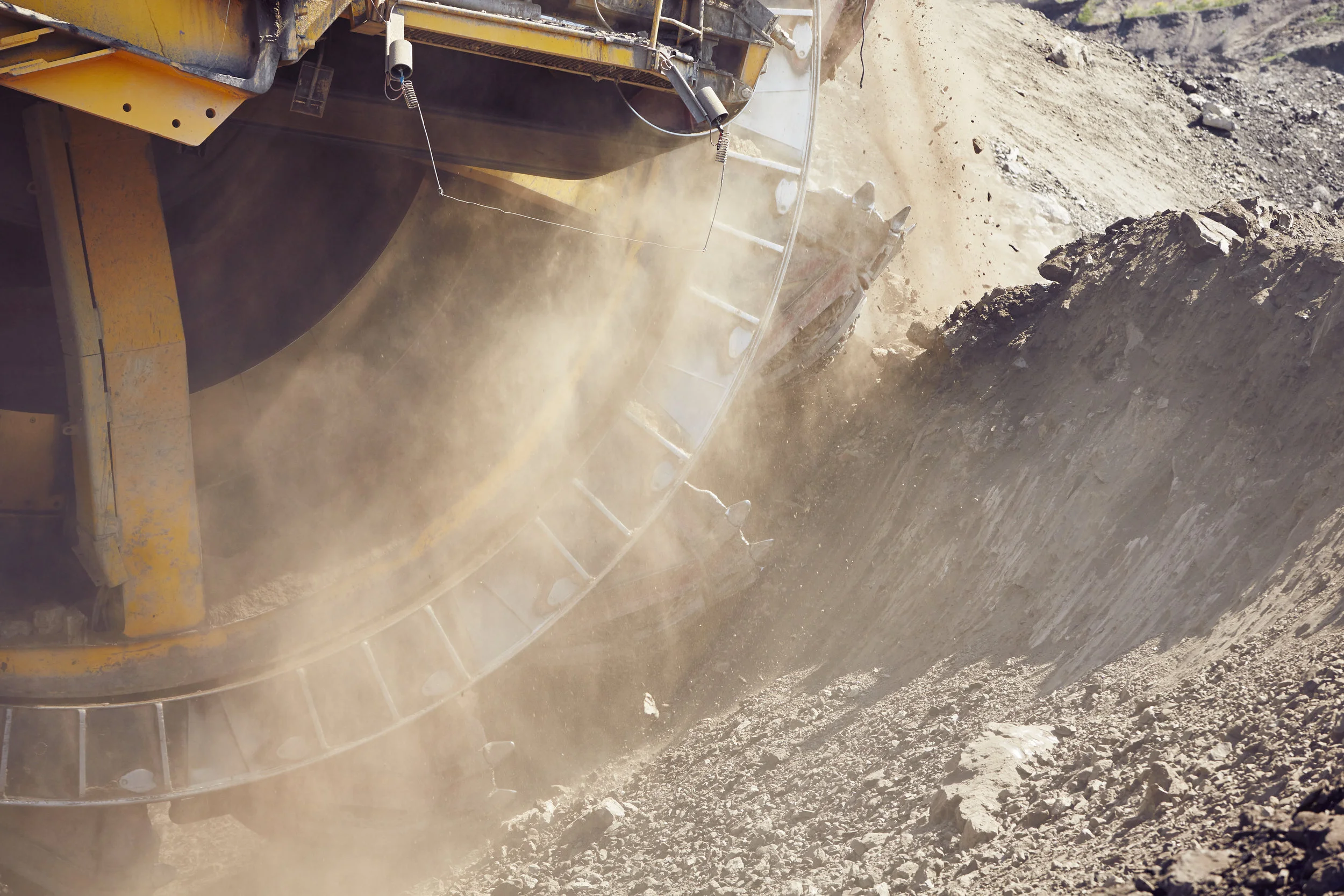 huge-mining-machine-P9EL4YD.jpg