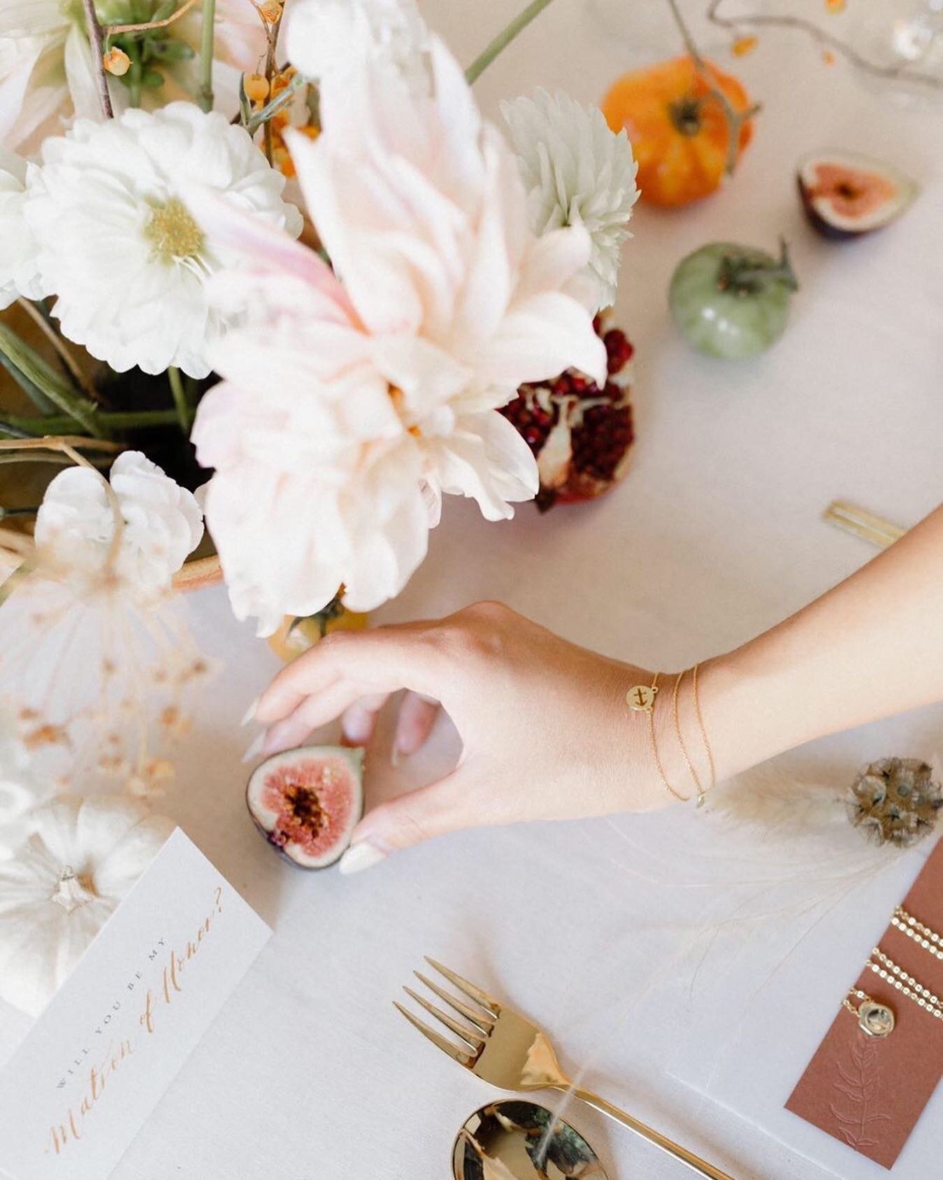 Fall is upon us! 🍂 

&mdash;

Creative Direction + Stationery&nbsp;@saltpaperco
Photography + Styling&nbsp;@sincerelysini
Floral Design&nbsp;@britfloralco
Jewelry&nbsp;@supiajewelry