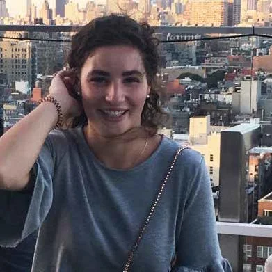  „Die Firmen konnten einen Einblick in unser Arbeiten bekommen. Wenn die Betreuer zufrieden waren, dann hatten diese Schüler schon gute Chancen, übernommen zu werden.“   Miriam Hanuschke, Abschlussjahr 2015  