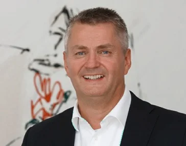 „Mit dem Umzug der Fachoberschule nach Kronach gelingt hoffentlich die erfolgreiche Weiterentwicklung dieser wichtigen Einrichtung für unseren Landkreis, seine Schüler und Bürger sowie die Unternehmen, die diese Schule durch ihren finanziellen und persönlichen Einsatz ins Leben gerufen haben. Mein Dank gilt allen, die sich für diese erfolgreiche Entwicklung eingesetzt haben. Den Vorstandskollegen Hr. W. Feuerpfeil, dem Projektleiter und Bgm T. Ehrhardt, der Sabel-Schule und allen politischen Amtsträgerin, die die Fortführung in Kronach unterstützen.“ Herr Luger, Förderverein