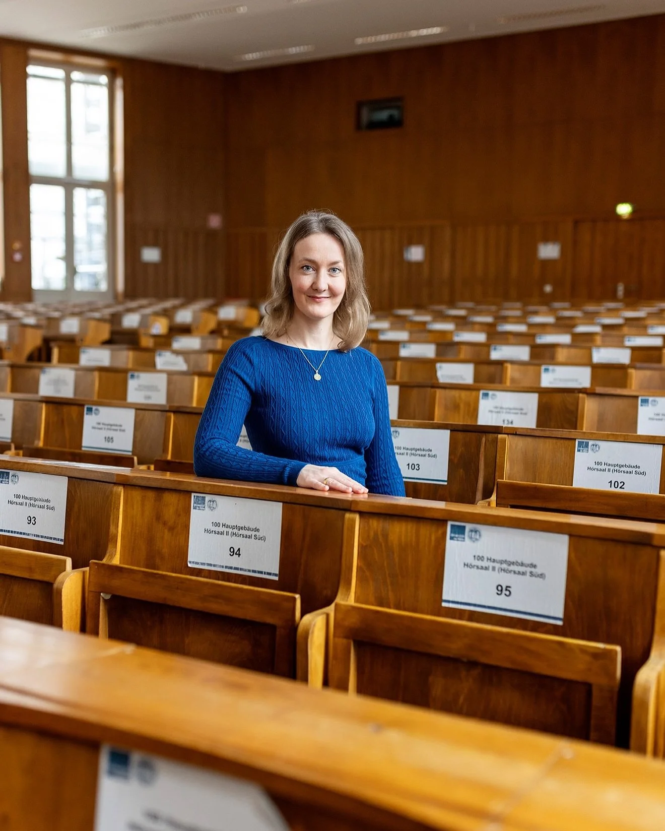 Die Rechtswissenschaftlerin und Philisophin Prof. Dr. Dr. Frauke Rostalski, fotografiert an der Universit&auml;t zu K&ouml;ln