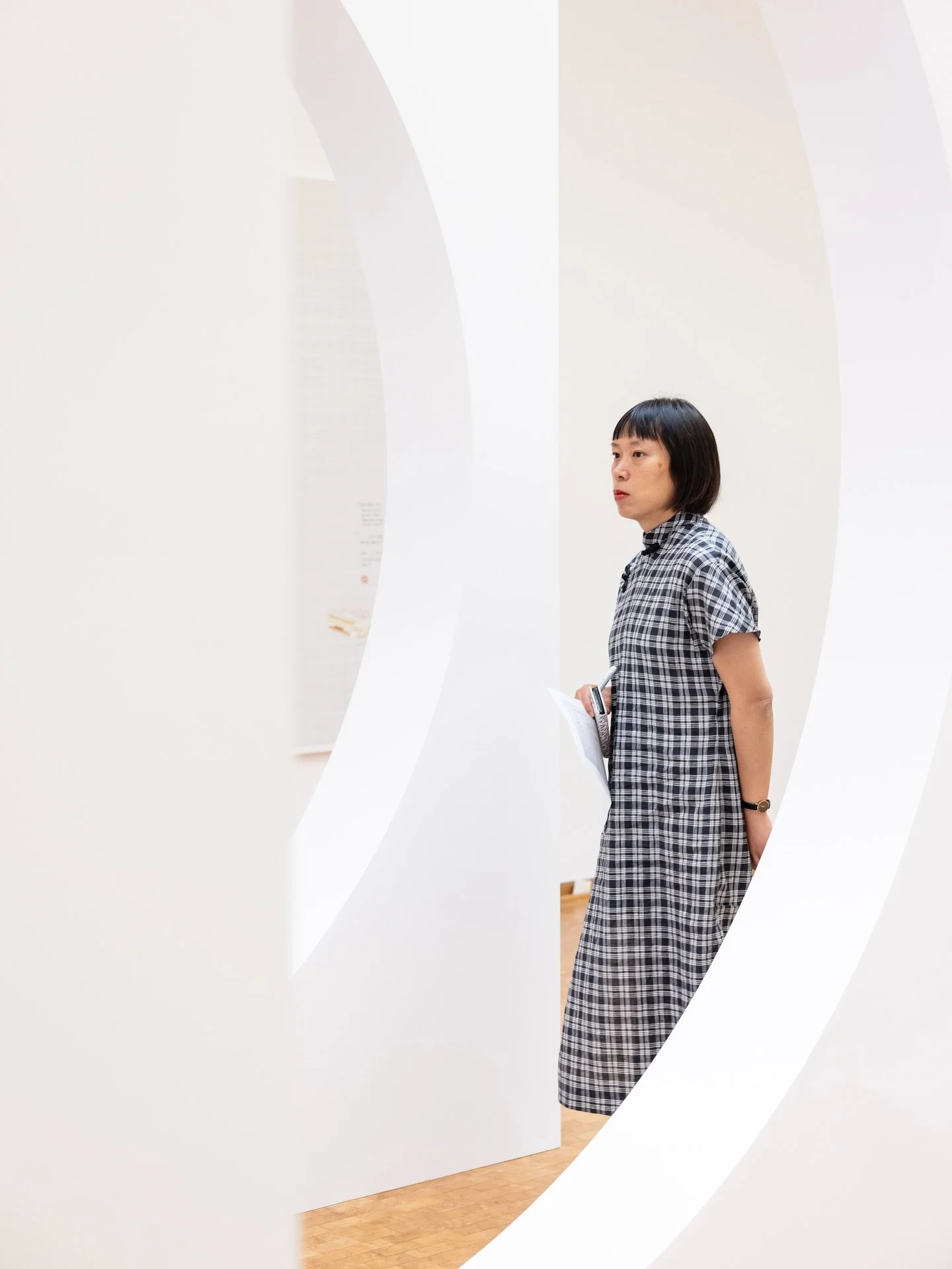 Der Wolfgang-Hahn-Preis wird j&auml;hrlich von der @gesellschaftfuermodernekunst am @museumludwig in K&ouml;ln verliehen und zeichnet internationale K&uuml;nstler:innen aus, deren Werk in Deutschland noch nicht die Aufmerksamkeit erh&auml;lt, die es 