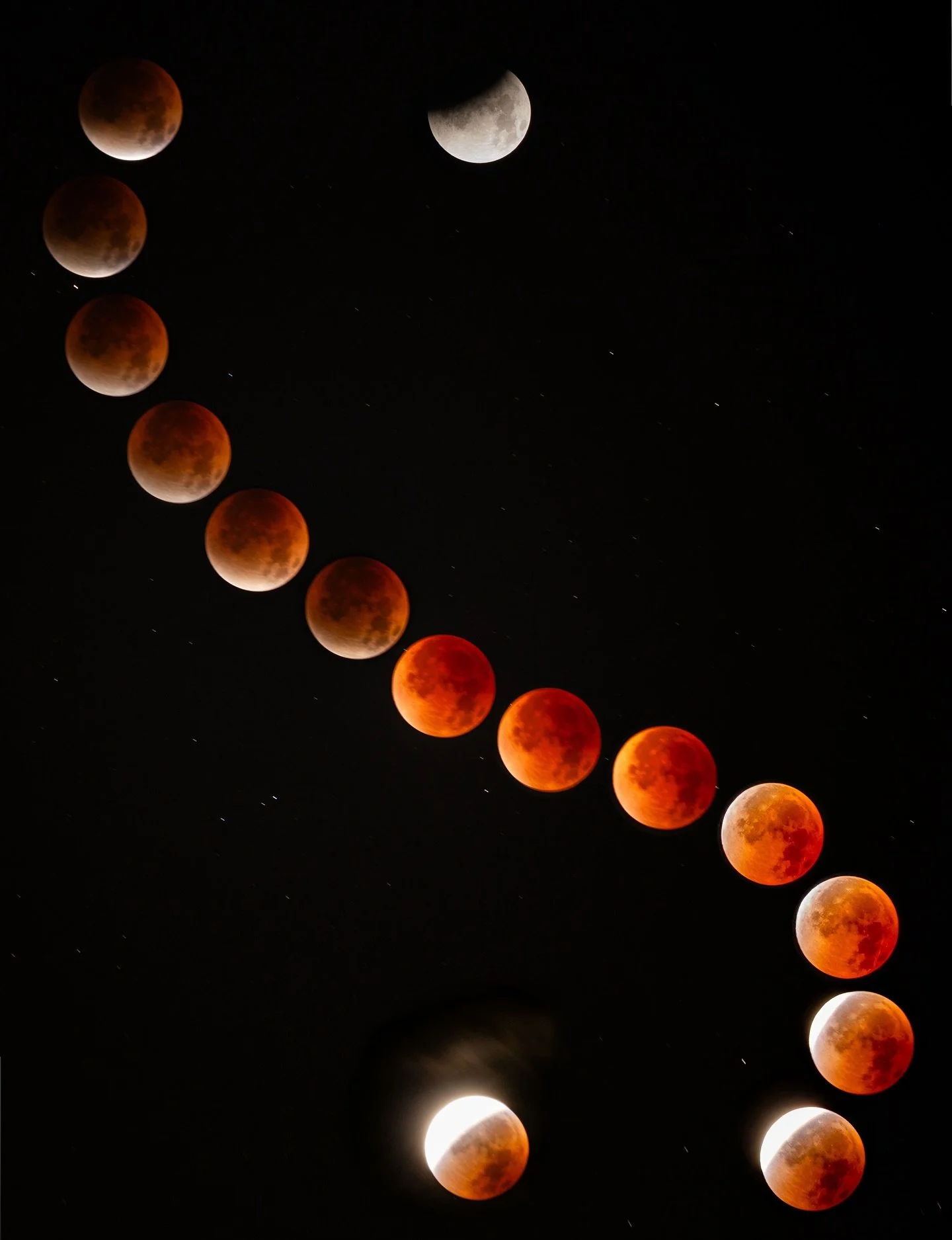 Bood moon eclipse 9.8 in Shanghai
🌕🌖🌗🌘🌑🌒🌓🌔
First time shot eclipse and it wasn’t easy, it’s good for team no sleep.
#shanghai