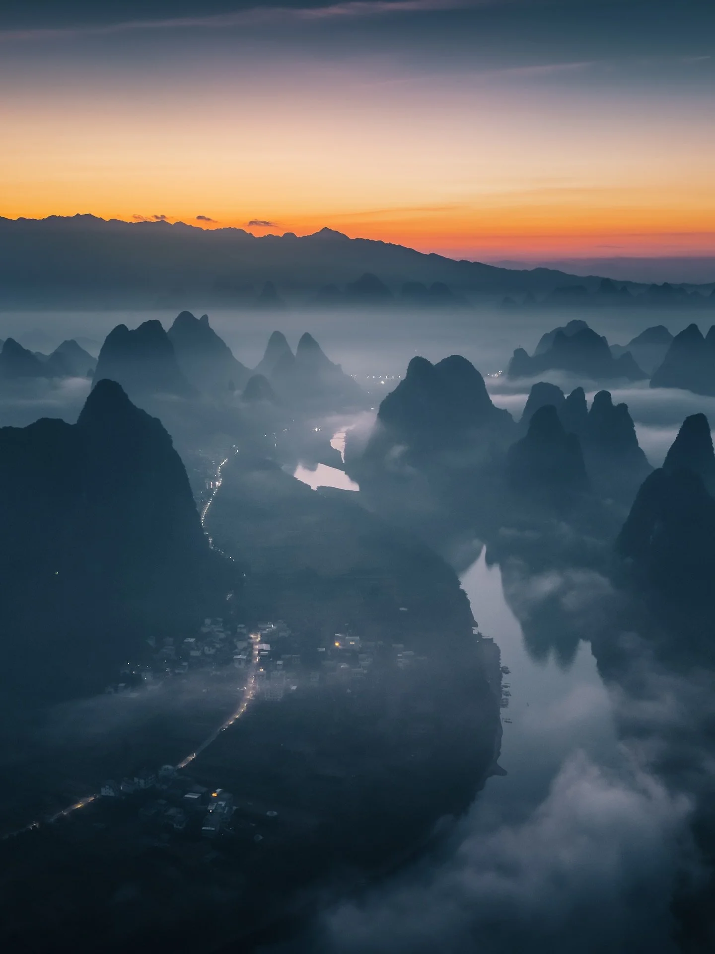 One early morning team no sleep climbed mountains for a view in Yangshuo, Guilin and got super lucky with conditions.
#china #guilin #travel #dji