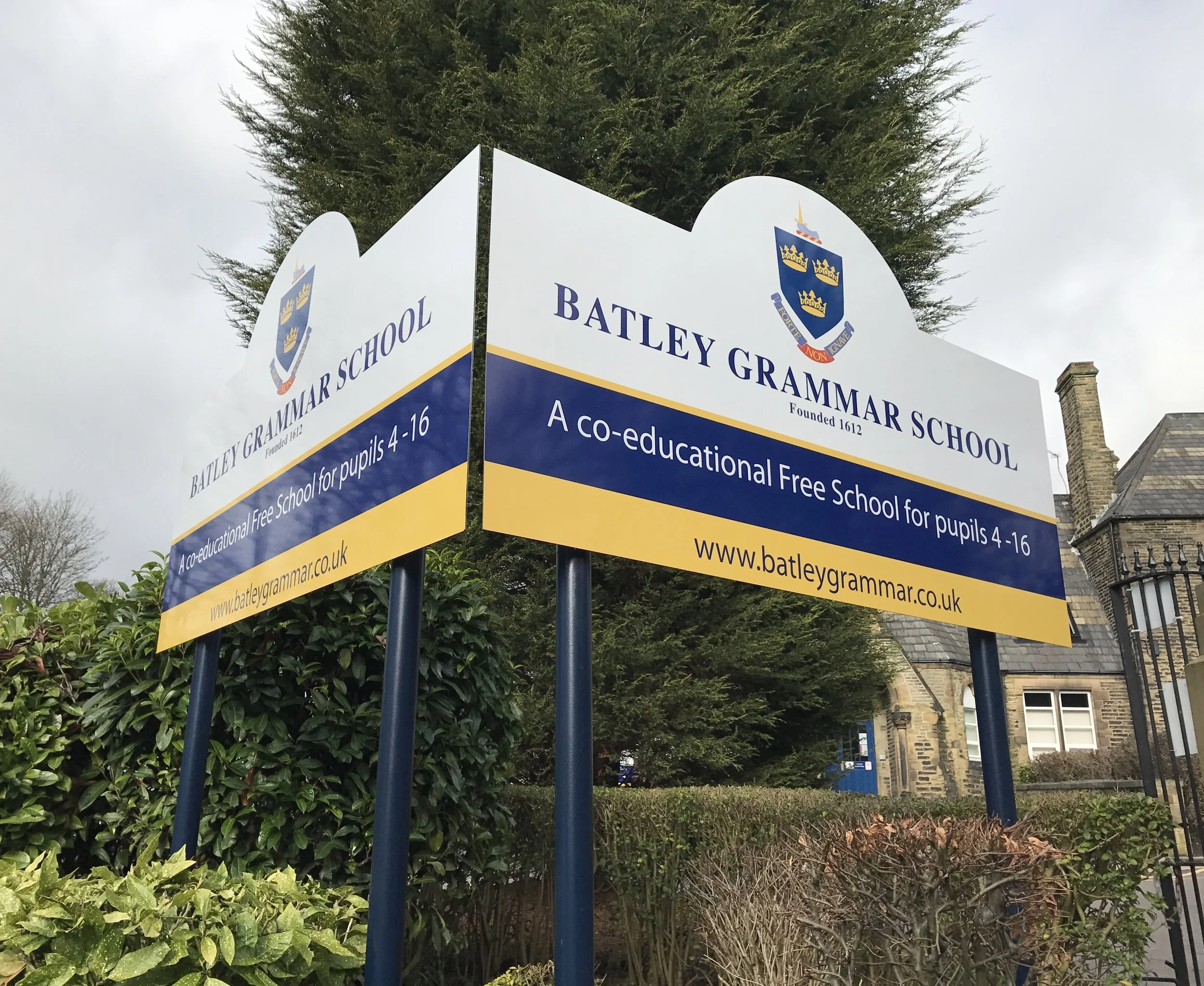 Cut to shape aluminium panel mounted on powder coated posts