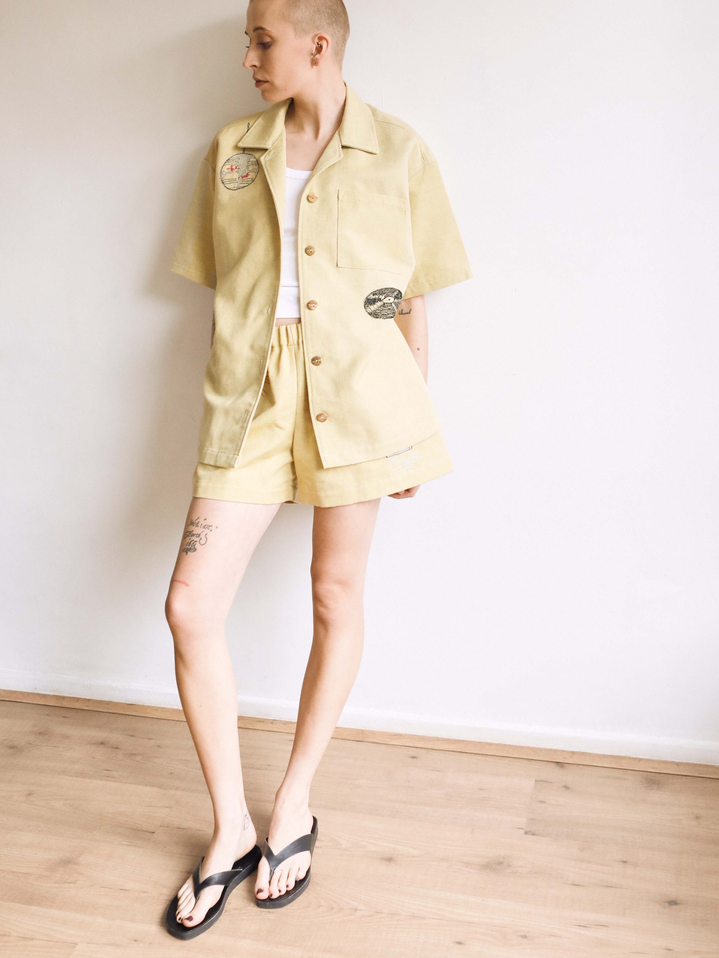 yelllow outfit 1.jpg