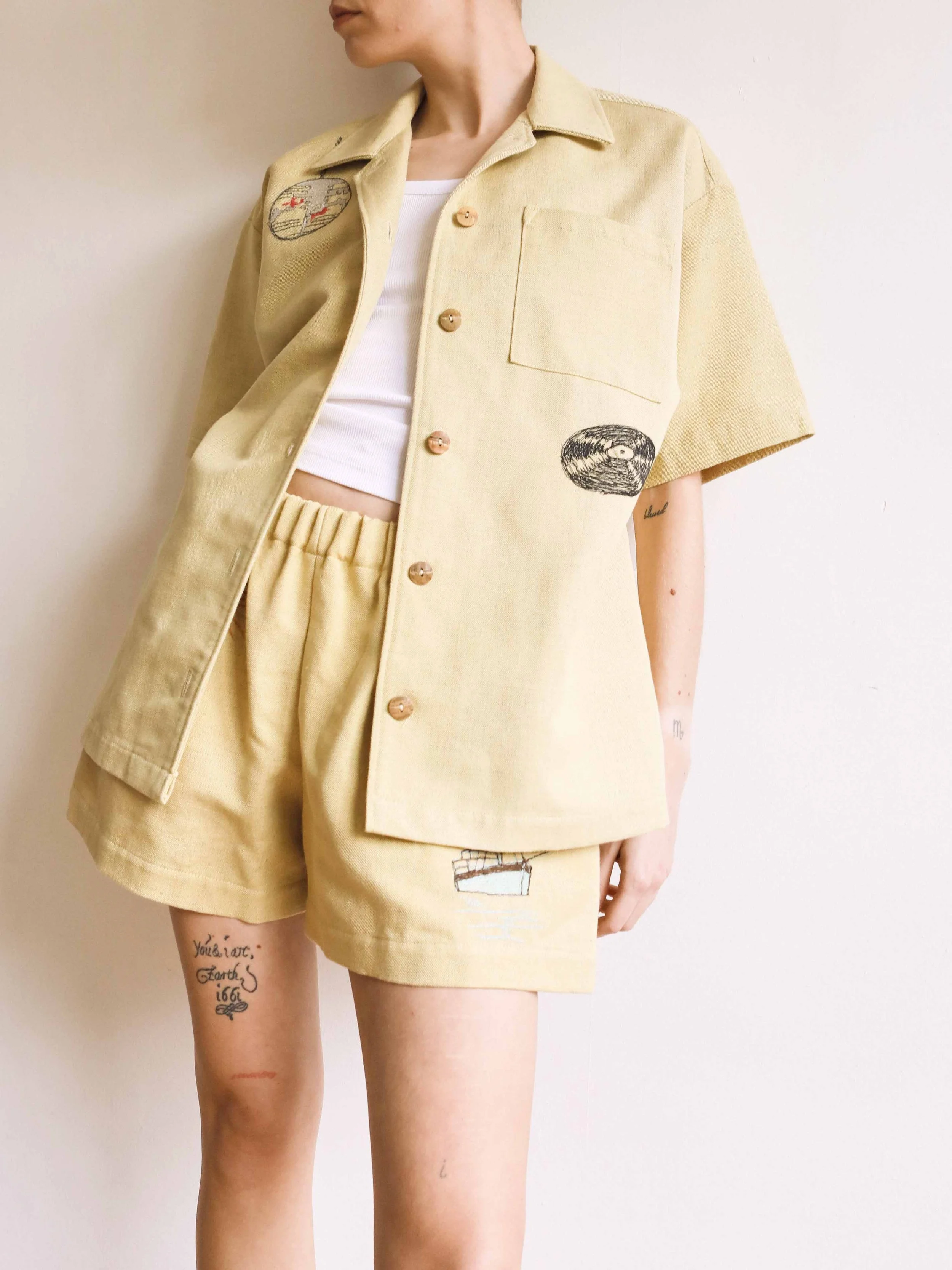 yelllow outfit 4.jpg