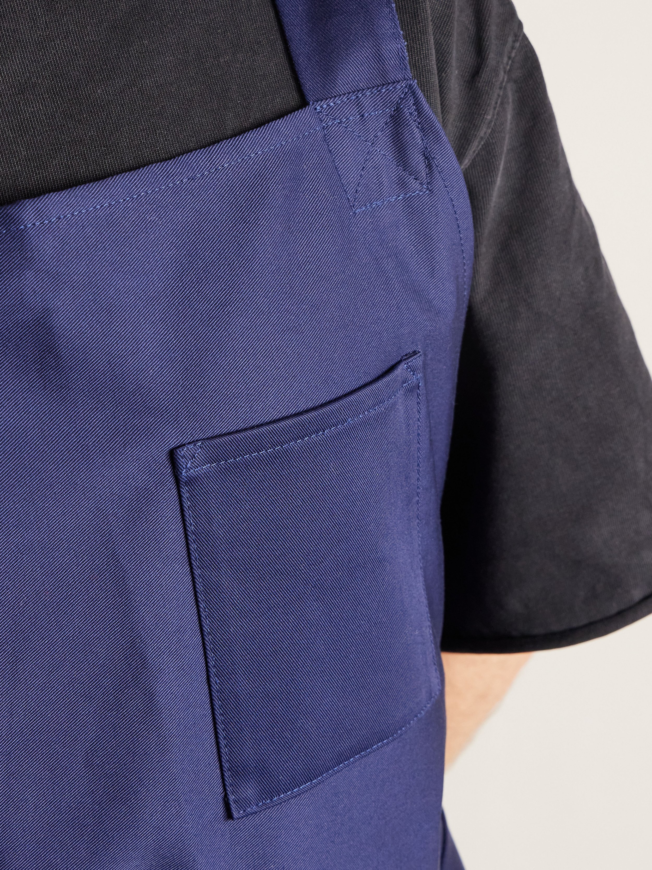 NAVY APRON cu.jpg
