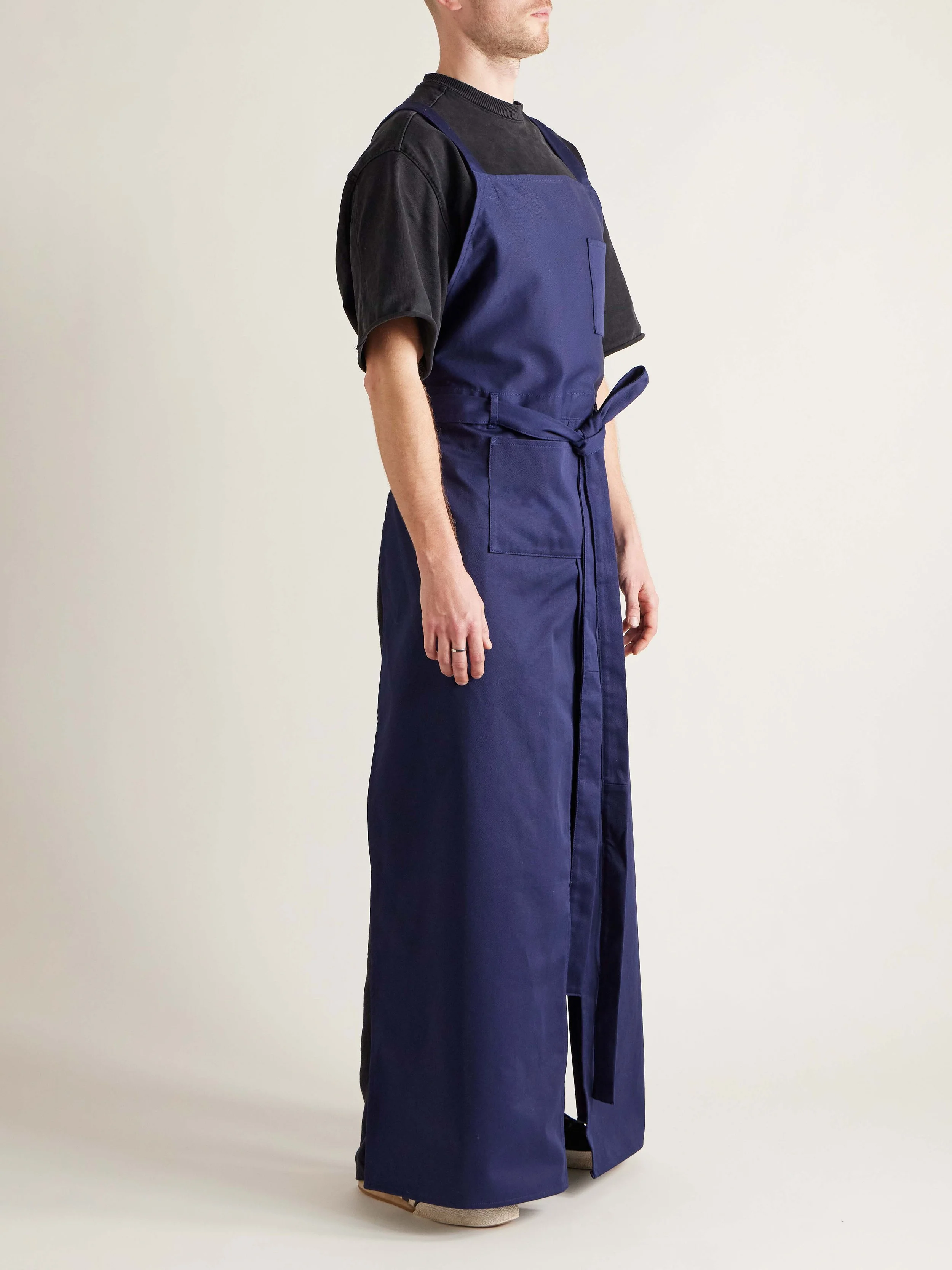 NAVY APRON side .jpg