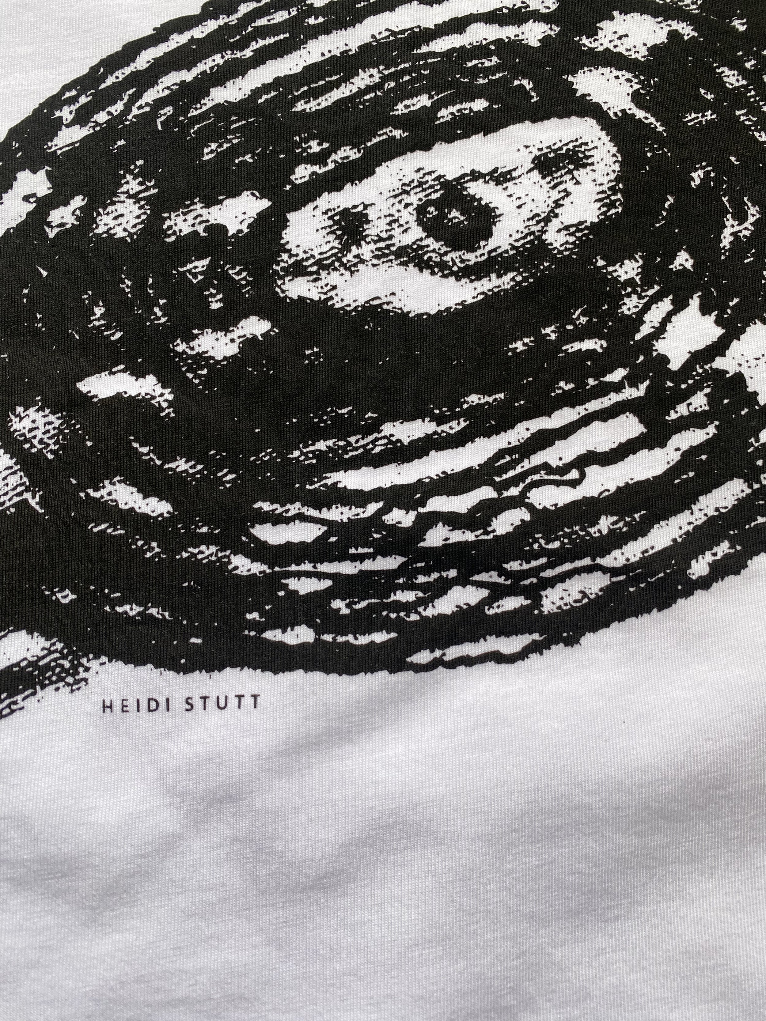 tshirt print close uo.jpg
