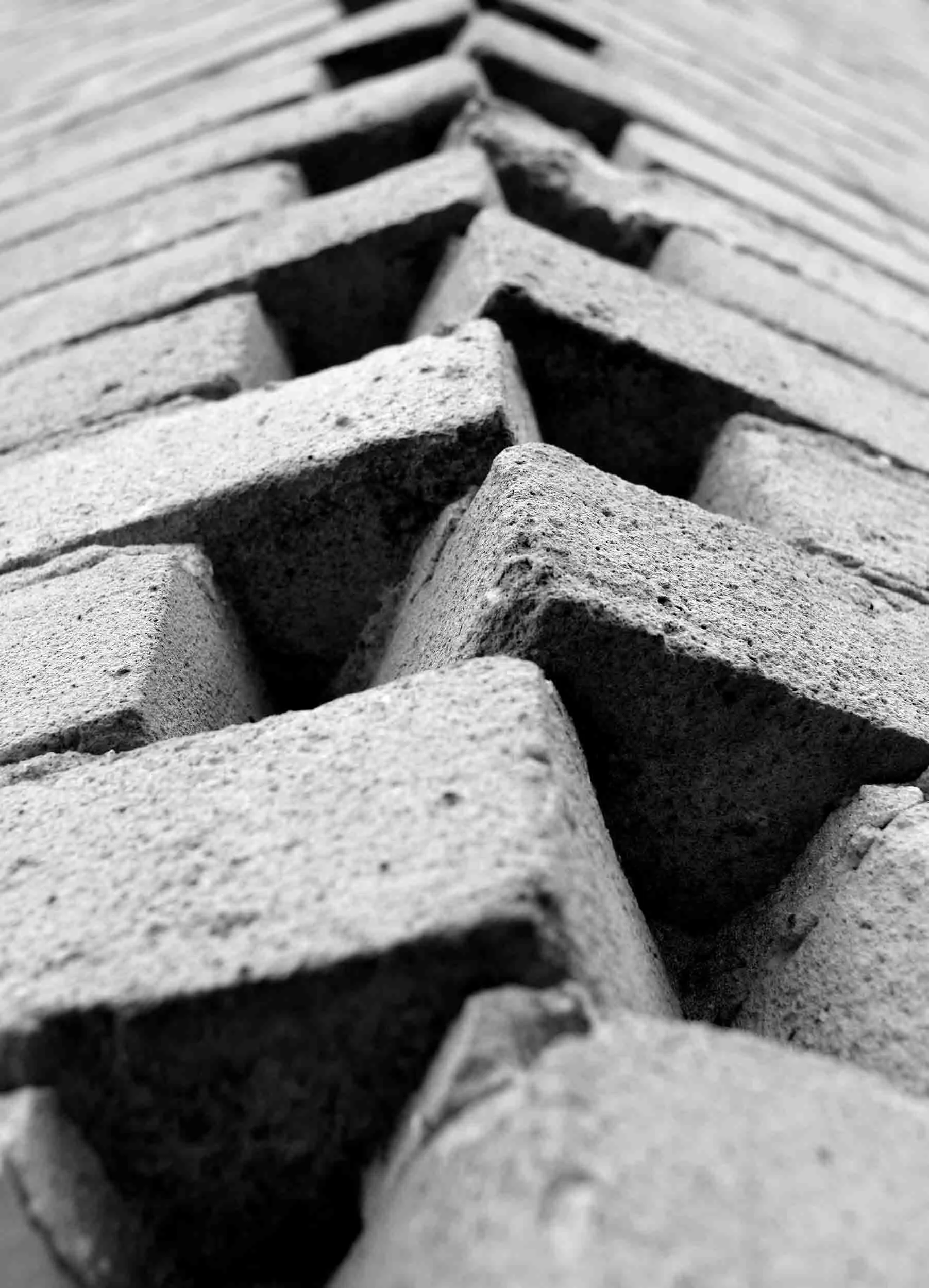 Close up of a brick quoin; the photo is grayscale