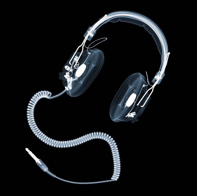 Headphones with curly cable. From my current catalogue of X-ray works. 
#nickveasyxray 
#insideout
#xrayart
#contemporaryart
#processgallery