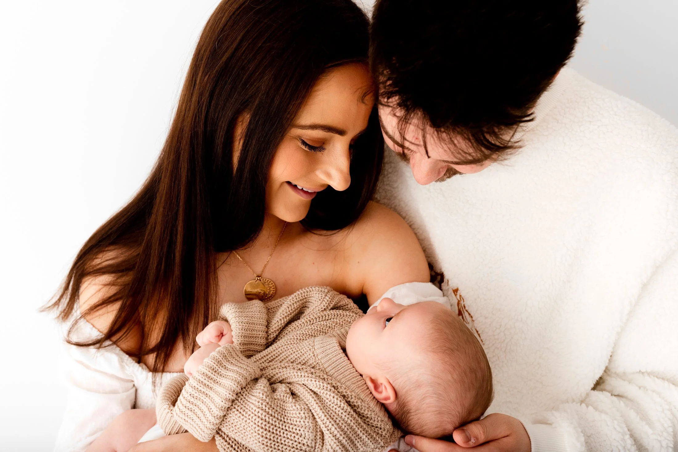 newborn photography wokingham natural parent and baby cuddles studio