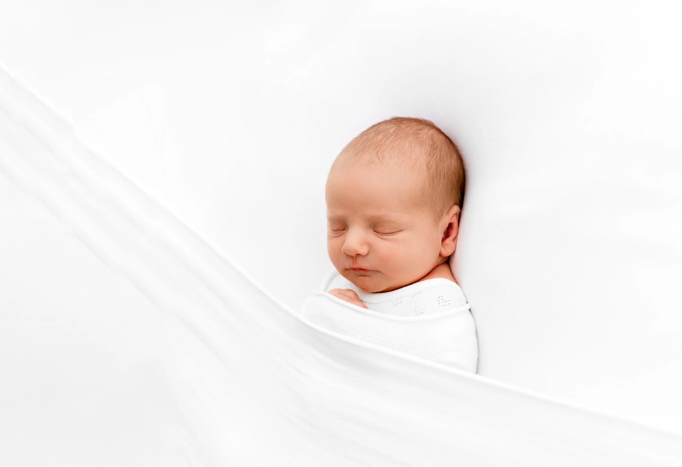 newborn photographer reading natural baby studio photography