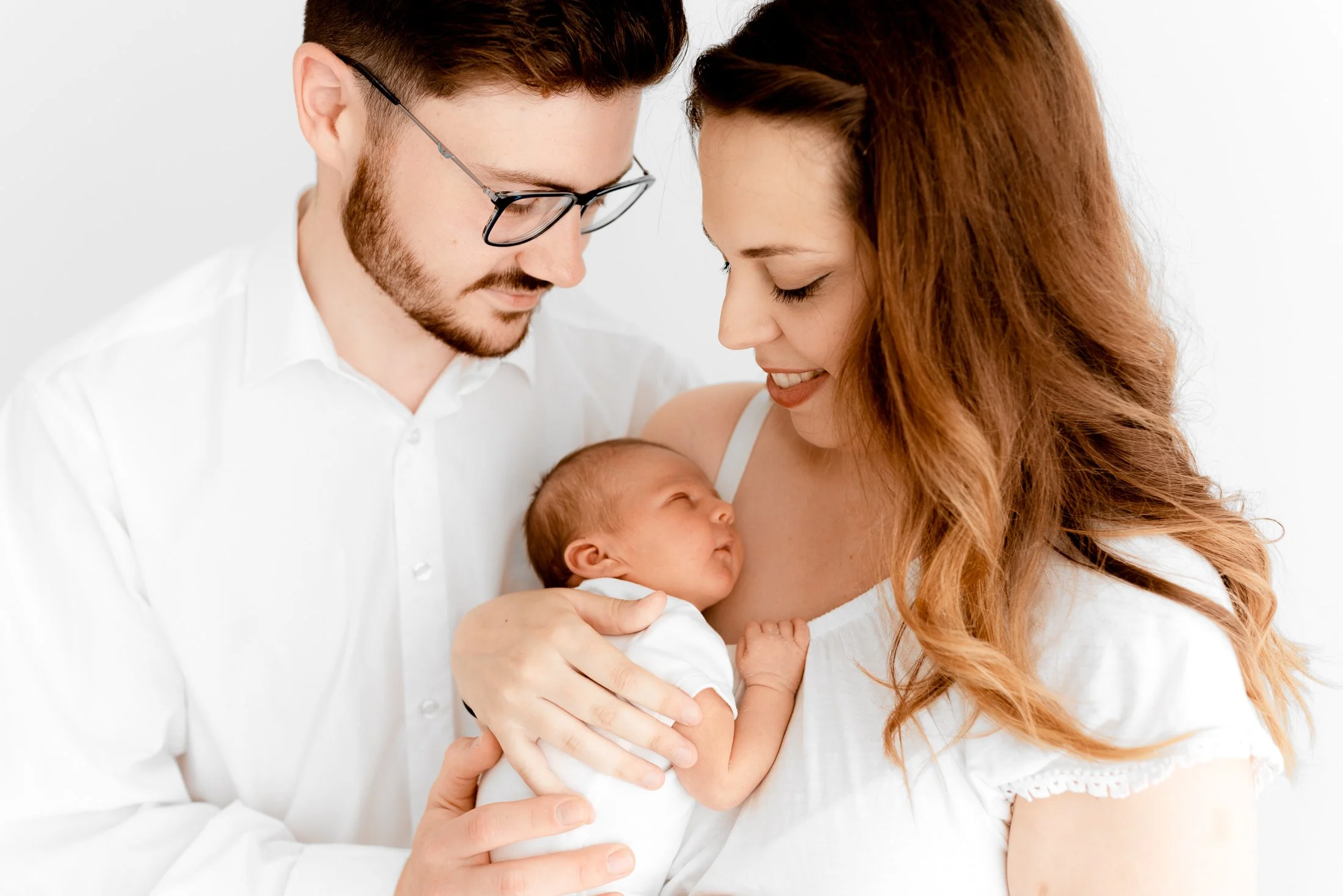 newborn photographer reading natural baby studio photography