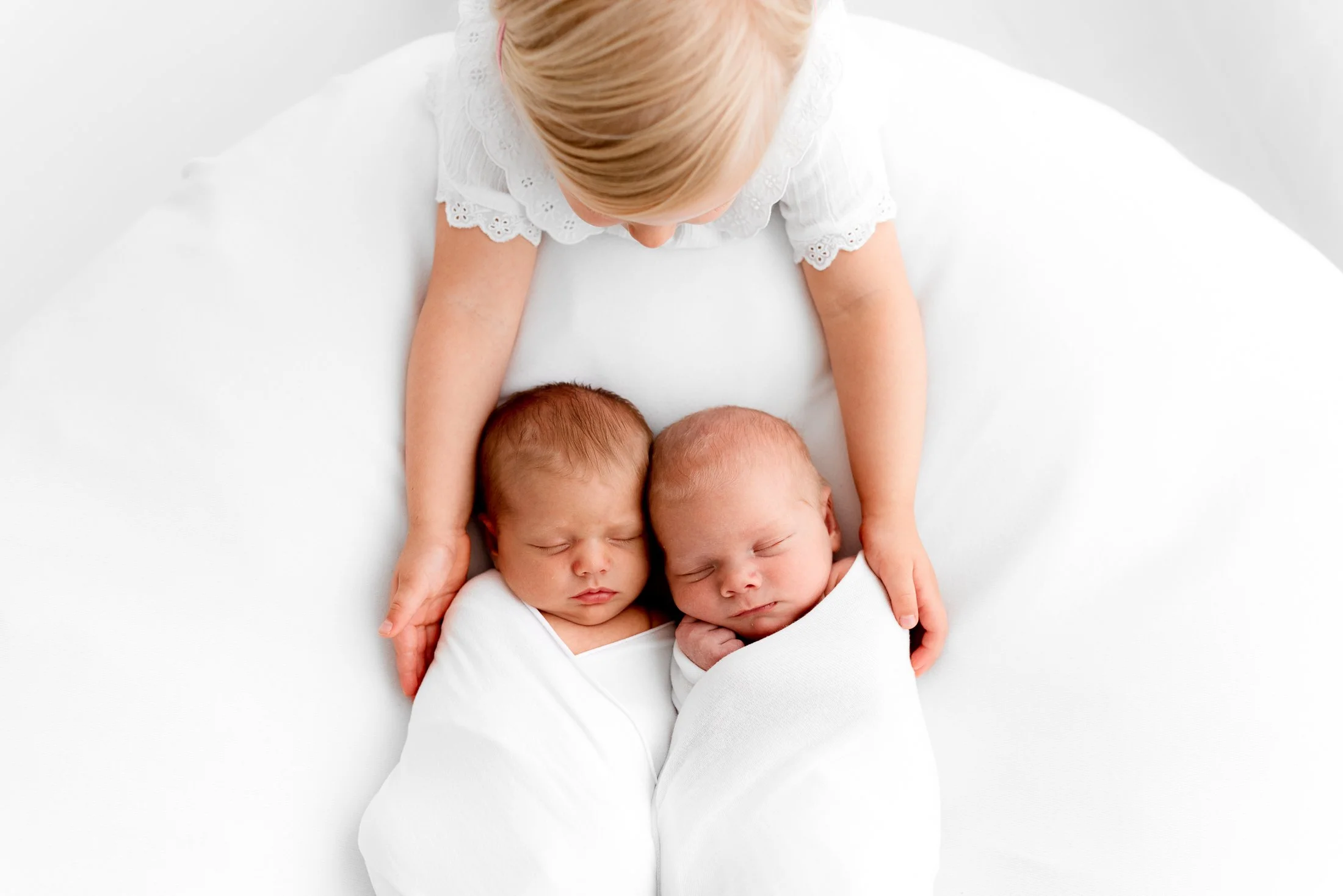 Is It Worth Travelling for a Newborn Photoshoot? A Wokingham Photographer’s Honest Advice