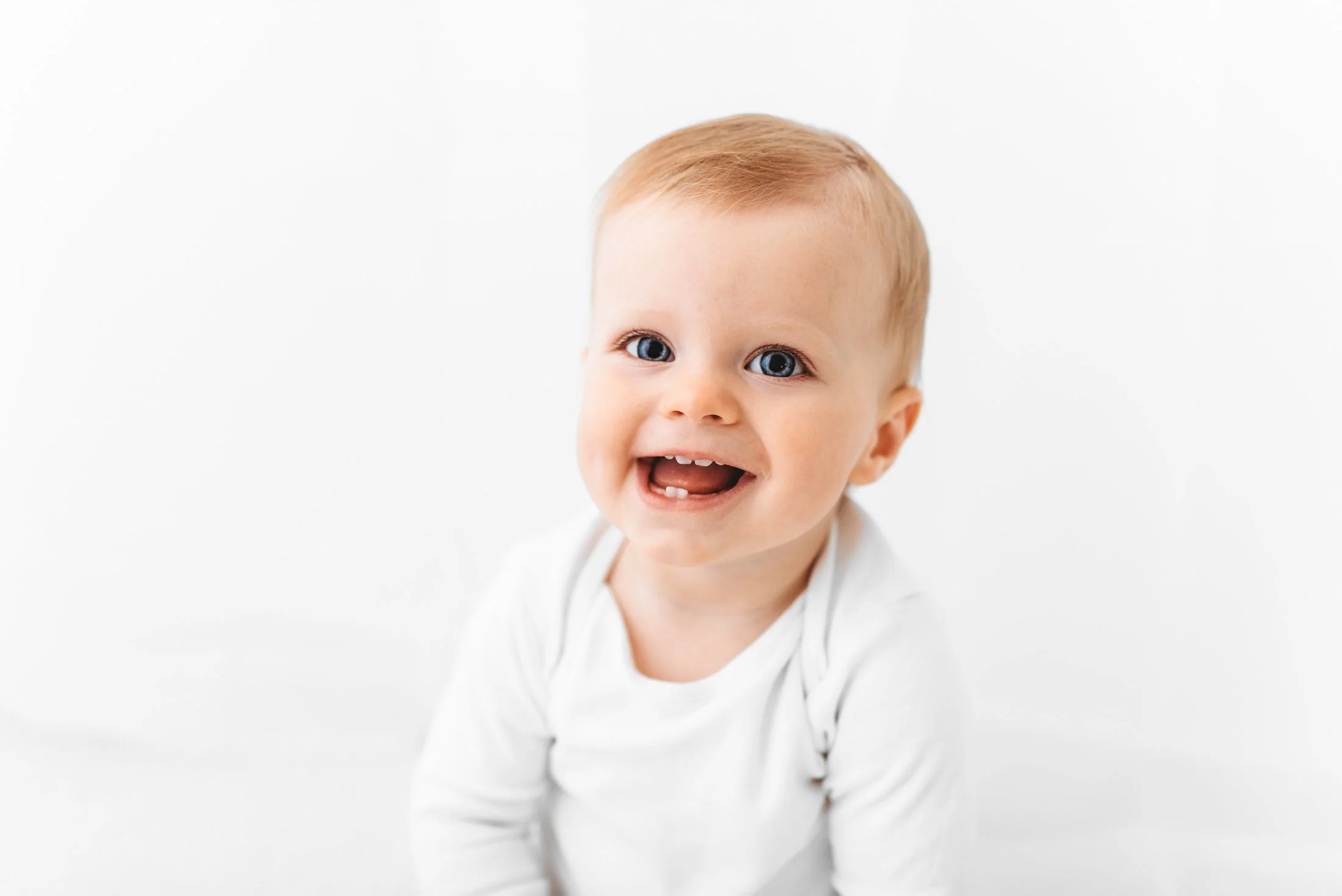 Baby Milestone Photography Timeline: Newborn, Sitting &amp; First Birthday