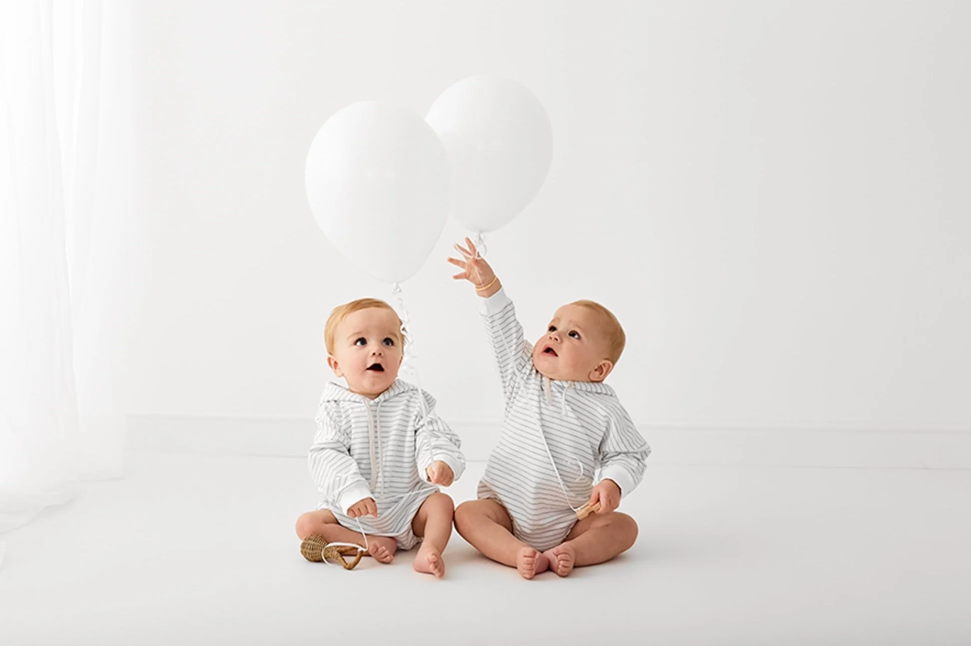 One year old twin babies celebrating their first birthday photoshoot