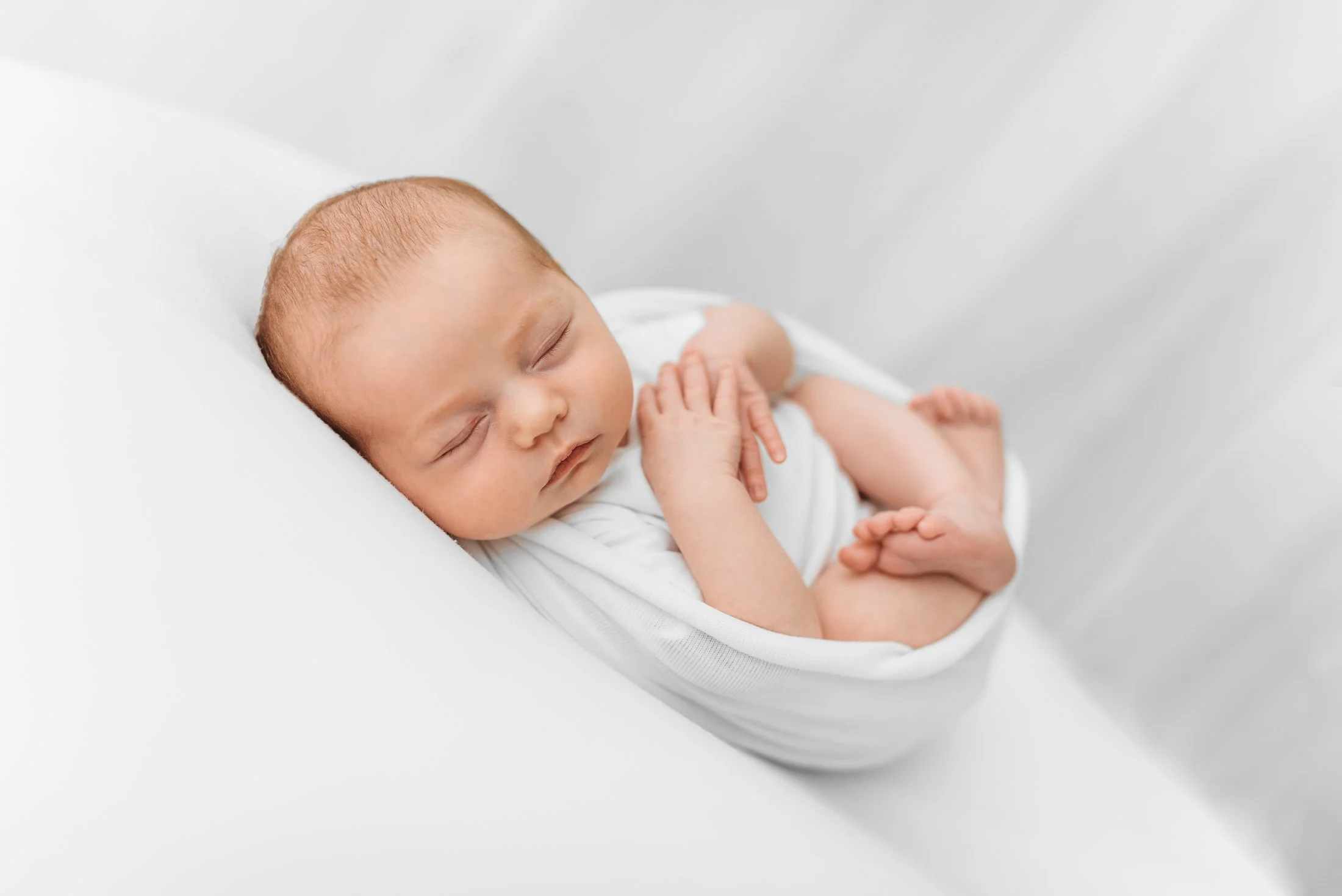 baby photographer near bracknell relaxed newborn photography