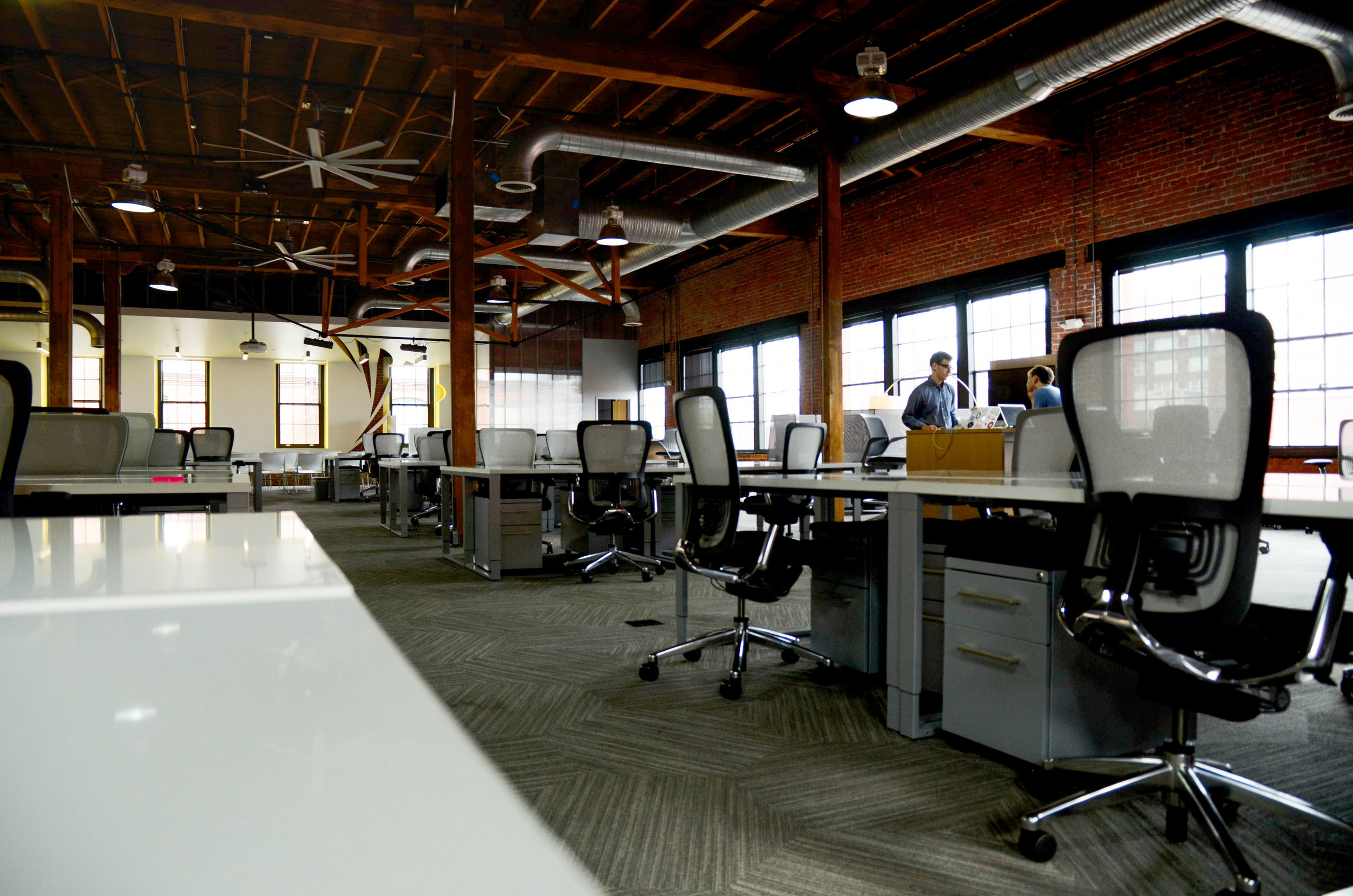space-desk-workspace-coworking.jpg