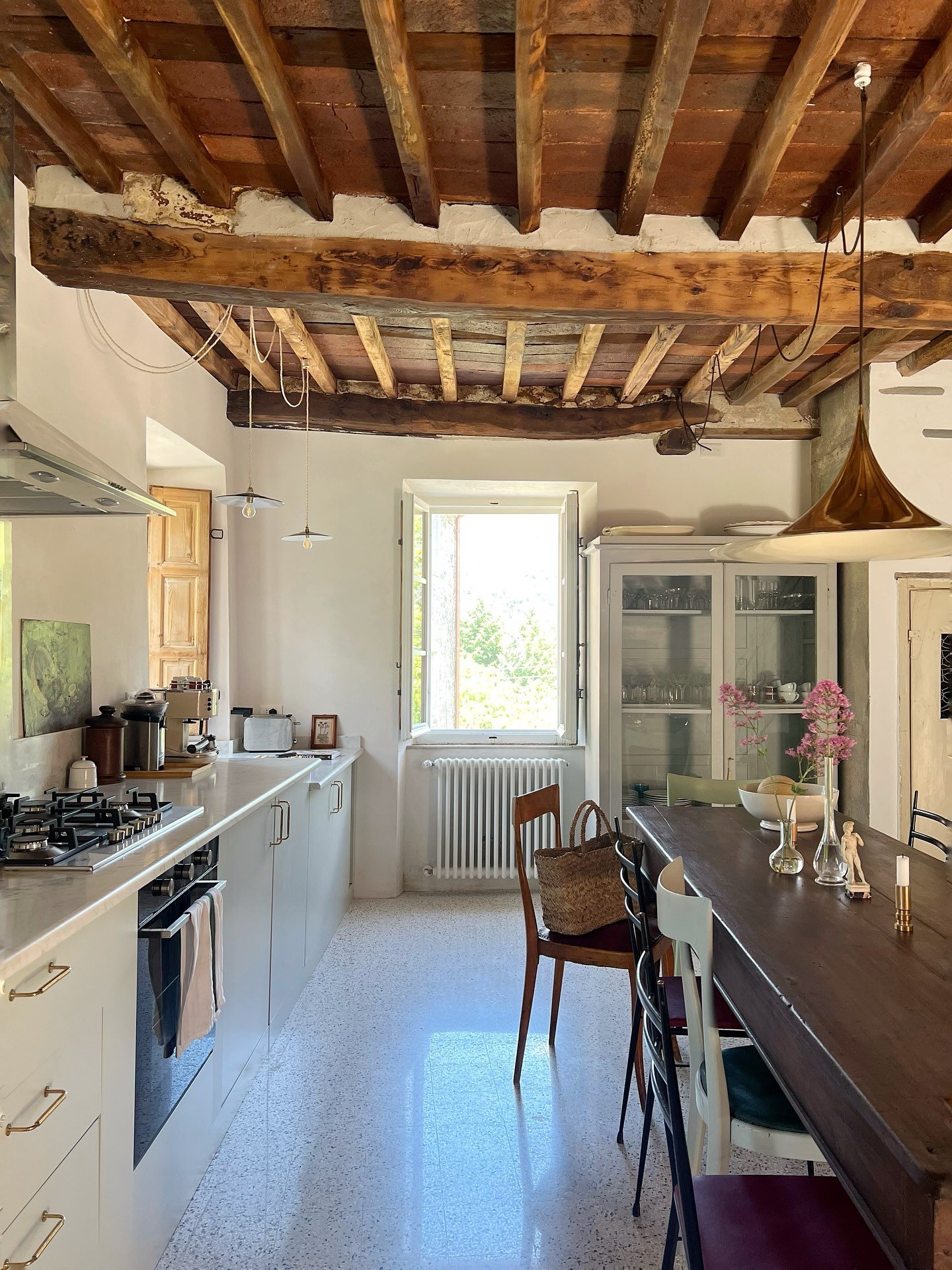 Sunday morning a Casa 🤎. We have been so incredibly lucky with the most glorious weather since our arrival and it&rsquo;s predicted for the rest of our stay, so fingers crossed the Italian weather men are more accurate than those at home. For the fi