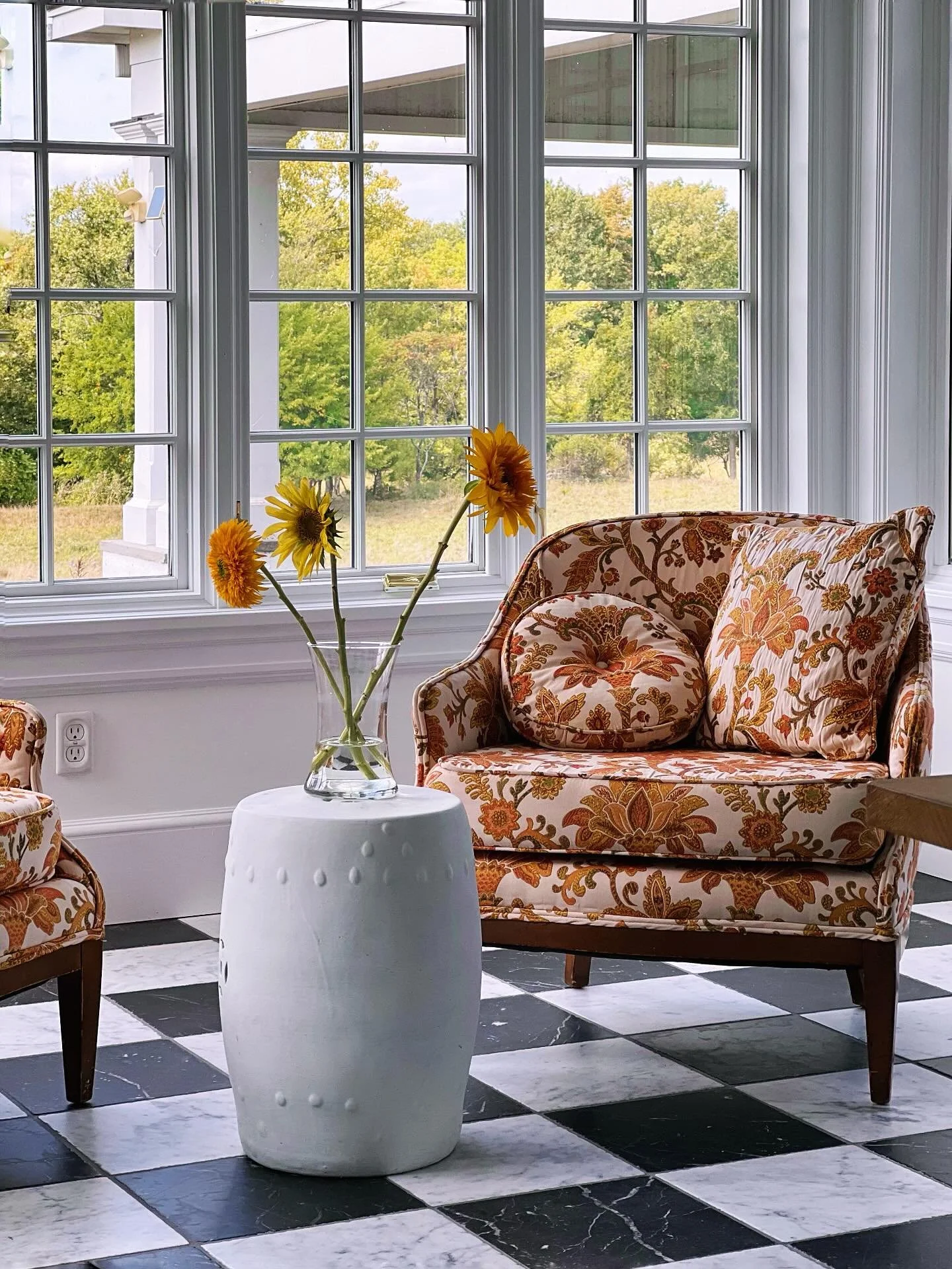 So, while I wasn&rsquo;t able to get away with the super fun retro fabric on the sofa I posted in my stories yesterday (client was not a fan 🫤), I was able to use these fabulous vintage barrel chairs in my Hudson Valley project!🤗 #youwinsomeyouloos