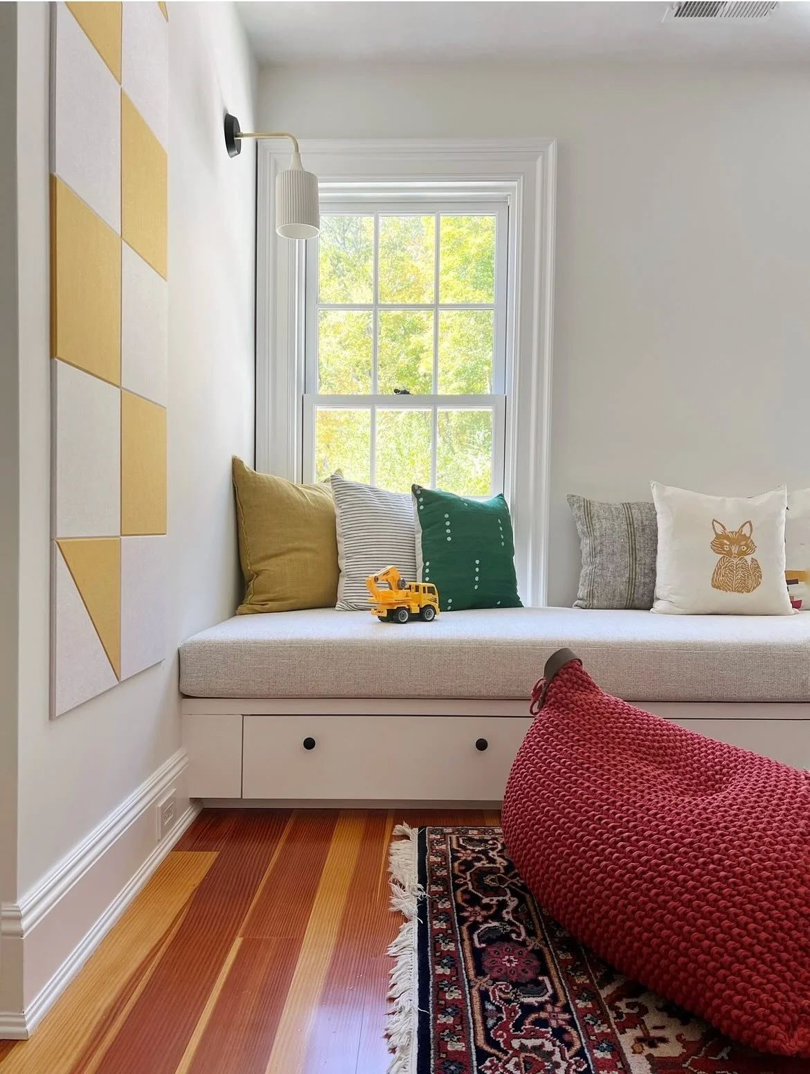 Who doesn&rsquo;t enjoy a little #beforeandaftertransformation on a Friday afternoon? Simple, fun and functional is what we were going for in this previously unused space on the upstairs landing of my clients weekend home. With two young kids, and no