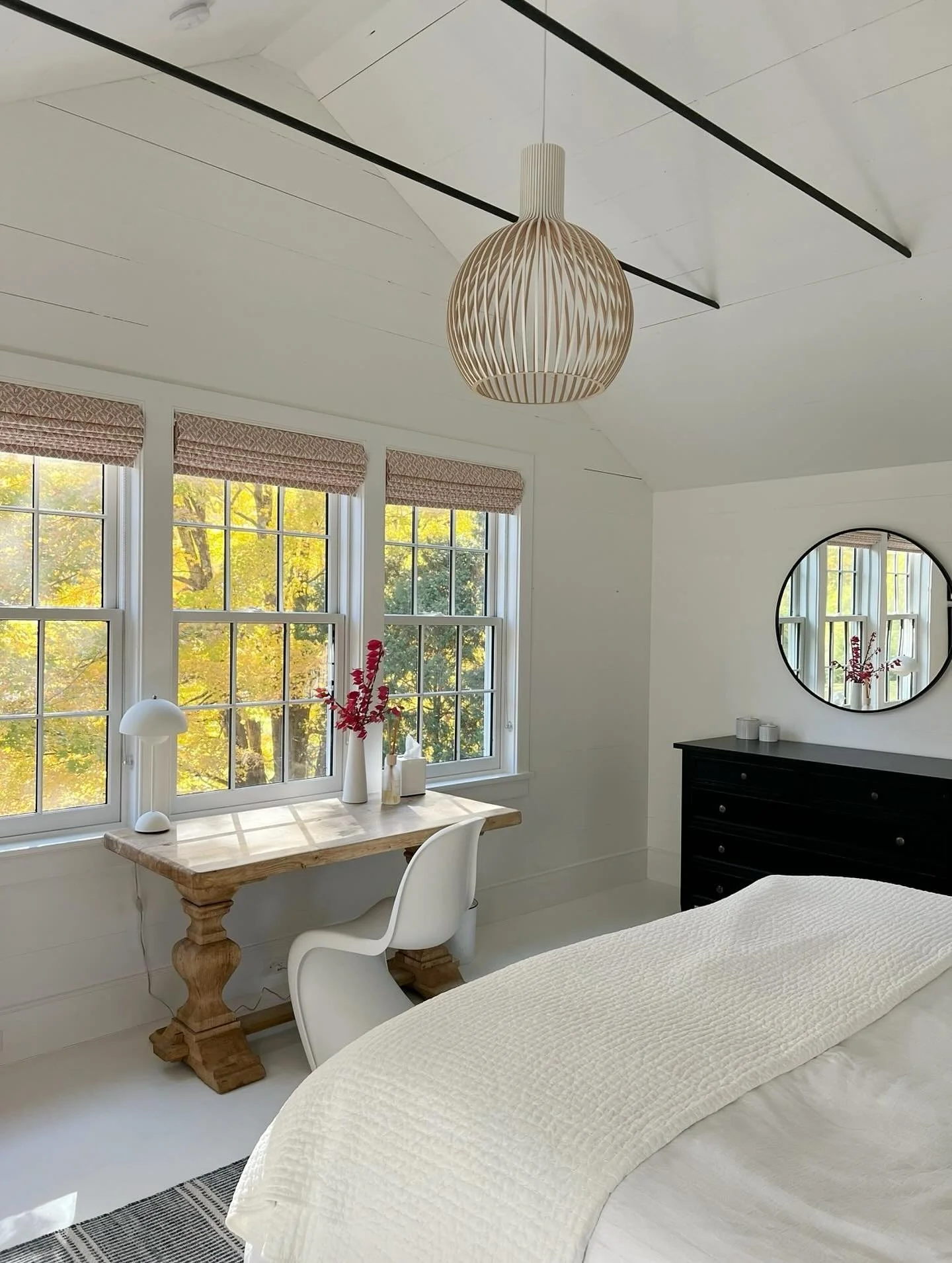 The white bedroom from the guest suite addition at my Salisbury Antique Farmhouse project with a little dose of fall. 🍂🍁🤎
.
.
.
#guestbedroom #whitebedroom #modernfarmhousestyle #countrylivingmodernrustic #farmhousebedroom #ctinteriordesign #bedro