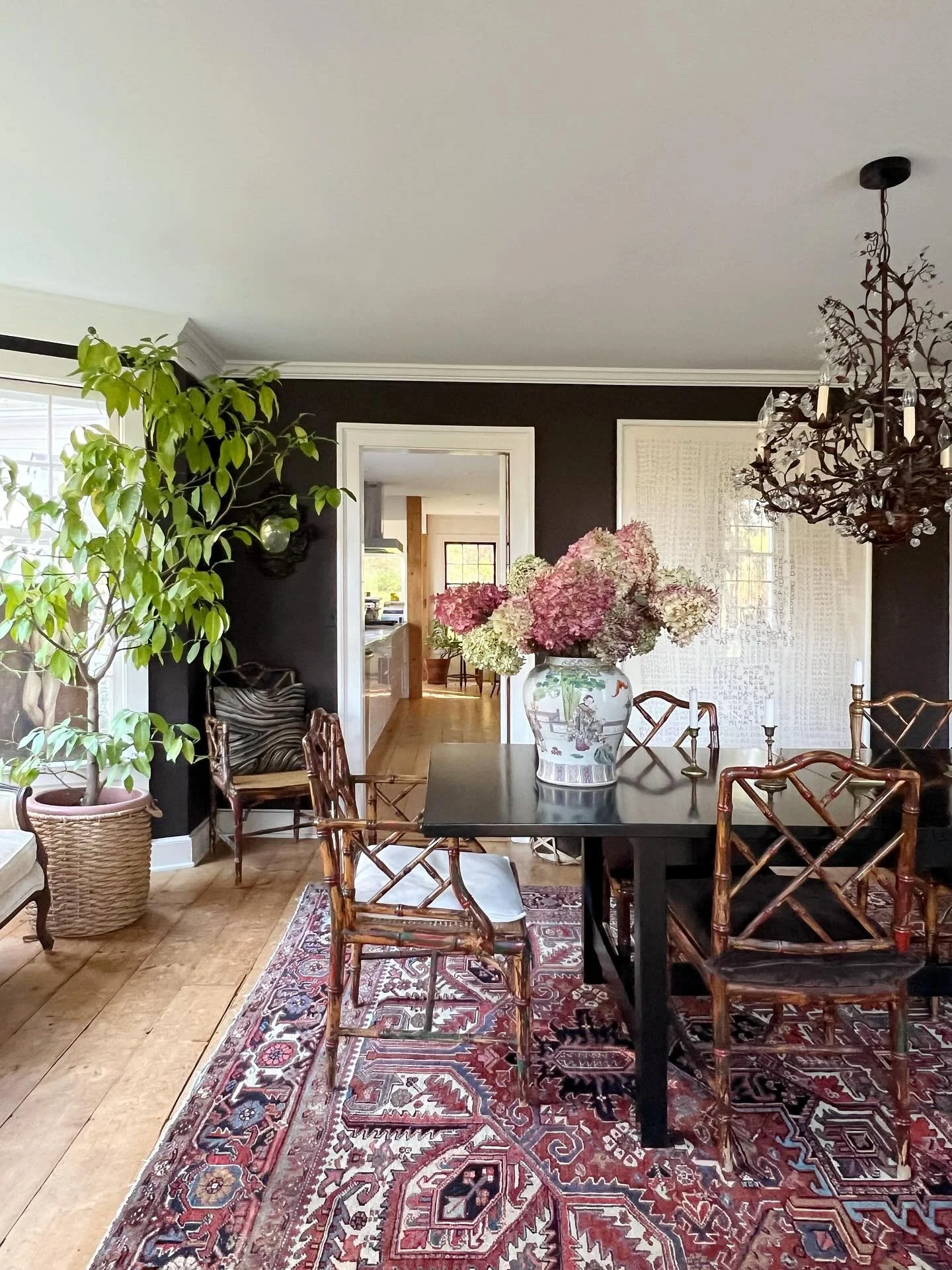 Sunday morning with the hydrangeas 🤎It felt like such a treat to wake up to daylight this morning! I&rsquo;m not sure I&rsquo;m going to feel the same way when it gets dark at 4:30pm, but I&rsquo;m living in the moment. Our power has been out since 