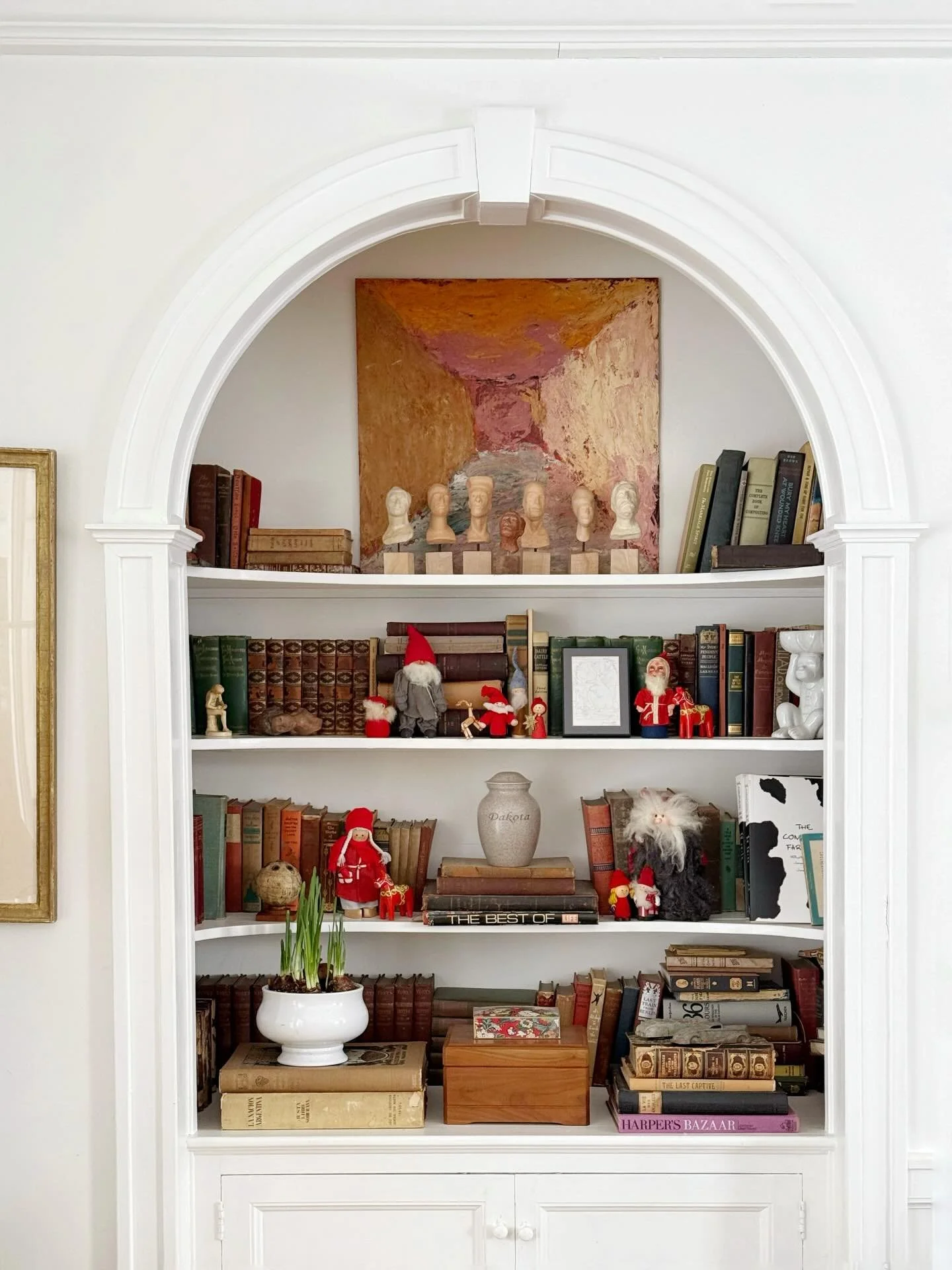 If you&rsquo;ve been following me for a while, you know by now that I&rsquo;m fairly minimal when it comes to holiday decorating. My family is constantly teasing me, or maybe not even teasing, as I know they truly think I&rsquo;m somewhat of a grinch