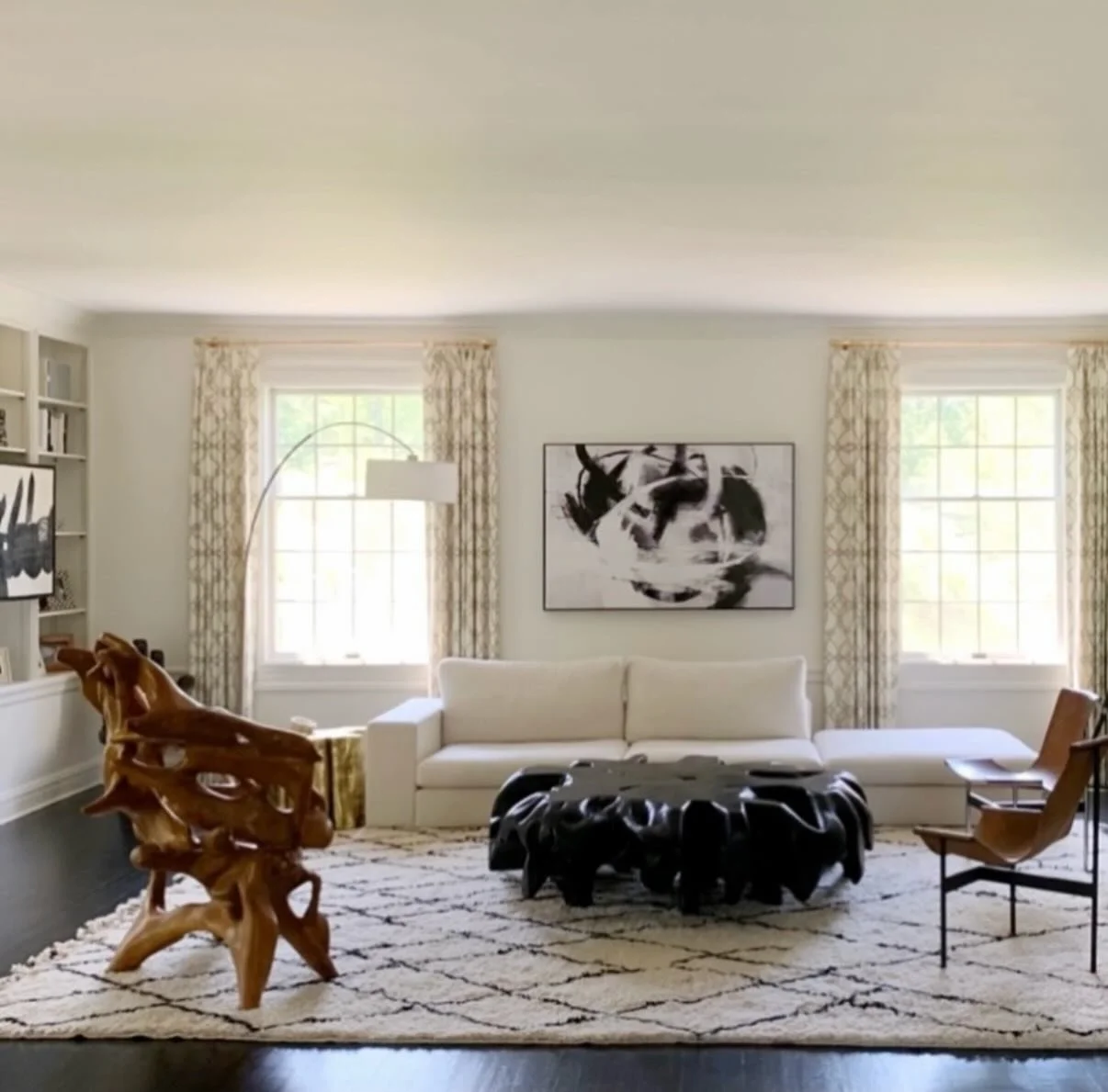 Throwback Thursday to this serene living room we did in winter whites 🤍. It makes me think of the calm before the storm which is the opposite of how I&rsquo;m feeling right now. Trying to tie up loose ends before hopefully having some time to exhale