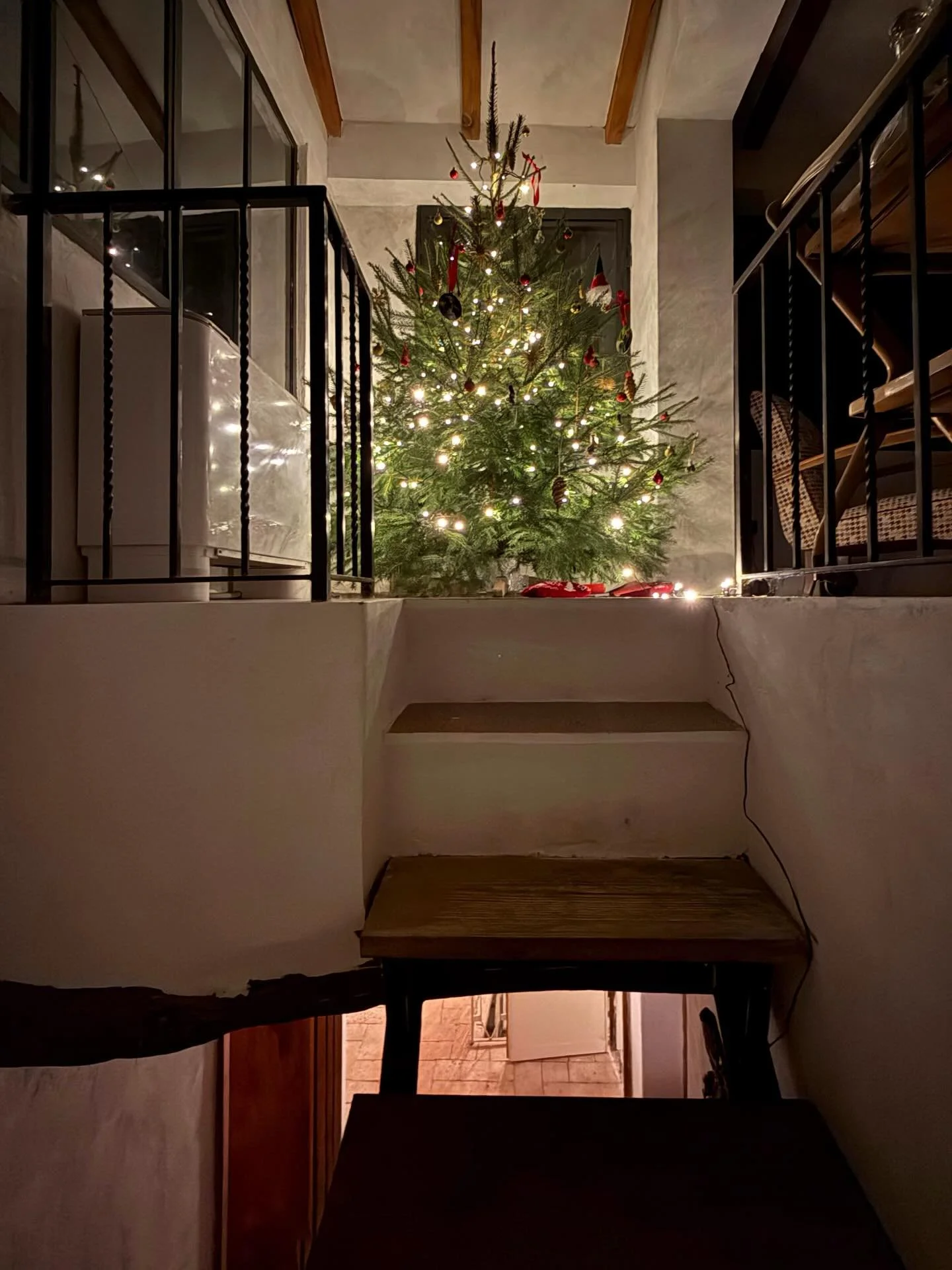 And to all a good night&hellip; Buona notte 🤎. 
.
Wishing all who celebrate a safe and peaceful holiday! Xx
.
.
.
#littlechristmastree #justinthenickoftime #italianchristmas #casarosa #alisonkistinteriors