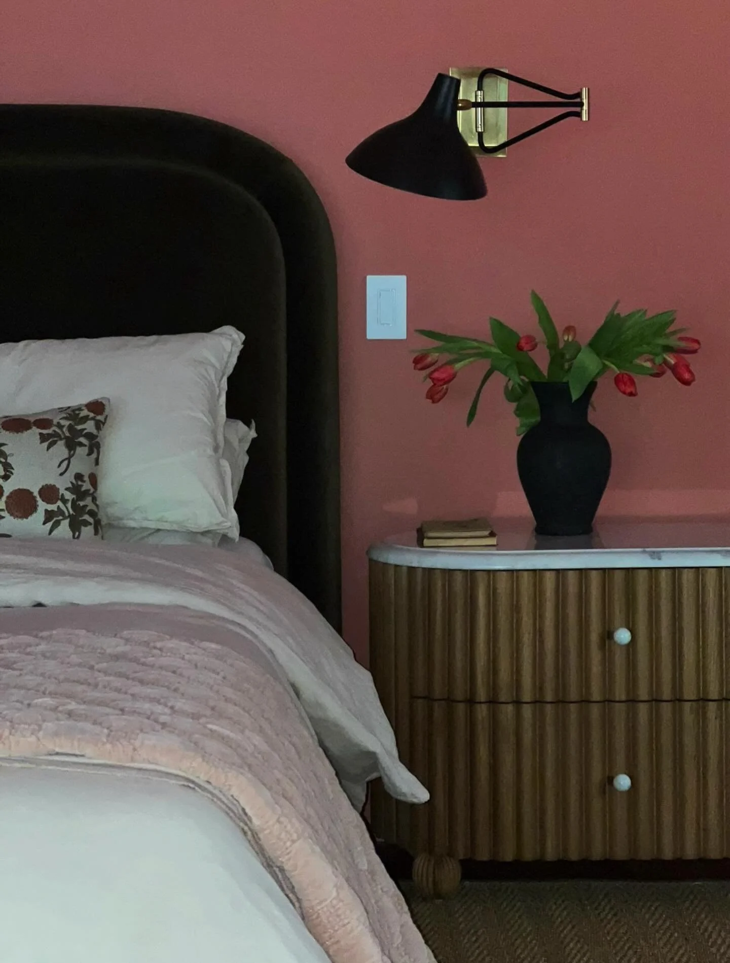 I don&rsquo;t know about you, but right after Christmas, all I want to surround myself with are spring flowers. We heard snow is expected back home over the next few days. Hoping maybe this little bunch of tulips in the guest bedroom of our Sharon Co